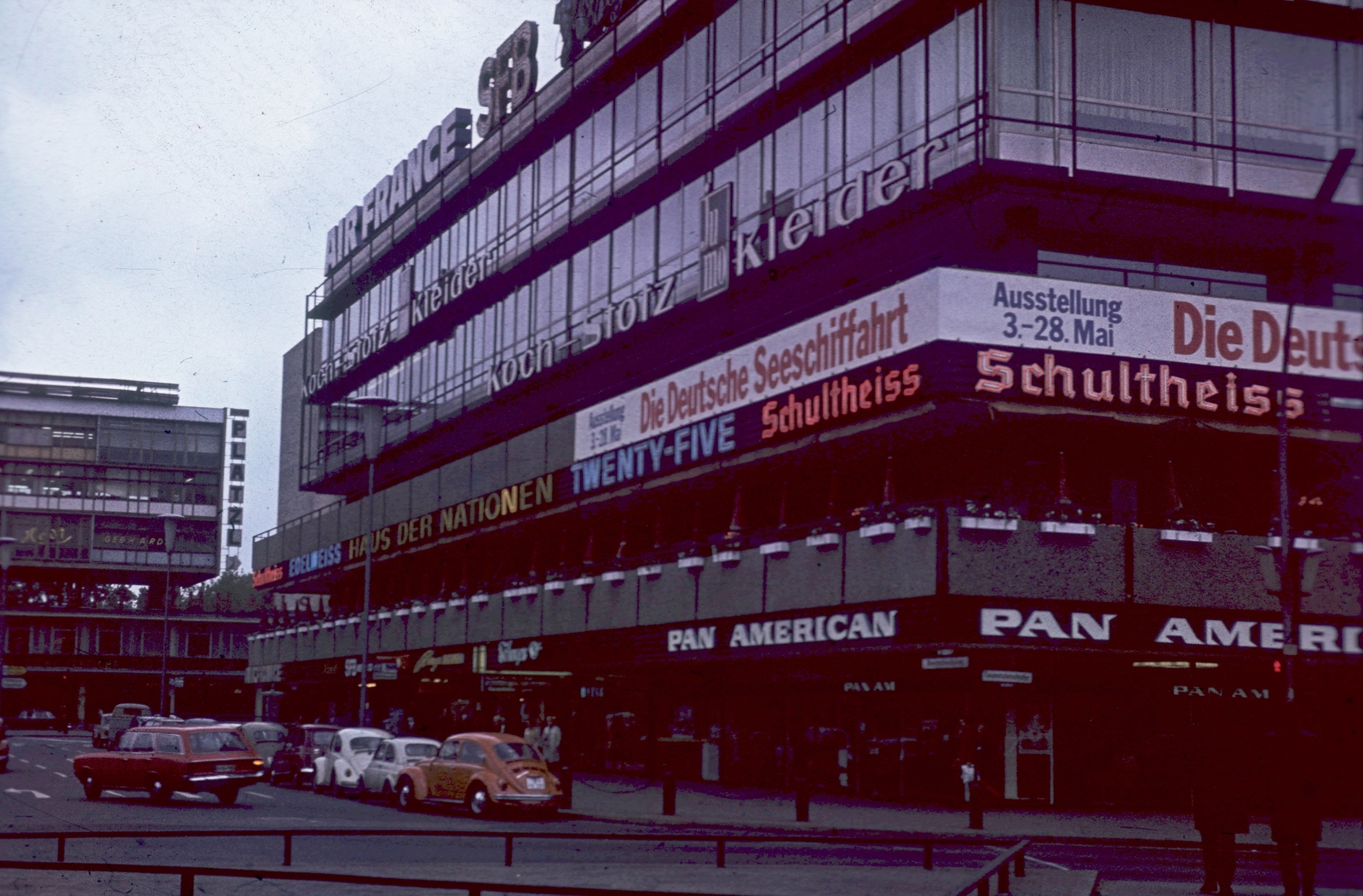 Germany, Berlin, Europa Center., 1972, G K, ad, colorful, sign-board, street view, Volkswagen-brand, automobile, West Berlin, Volkswagen Beetle, Fortepan #12360