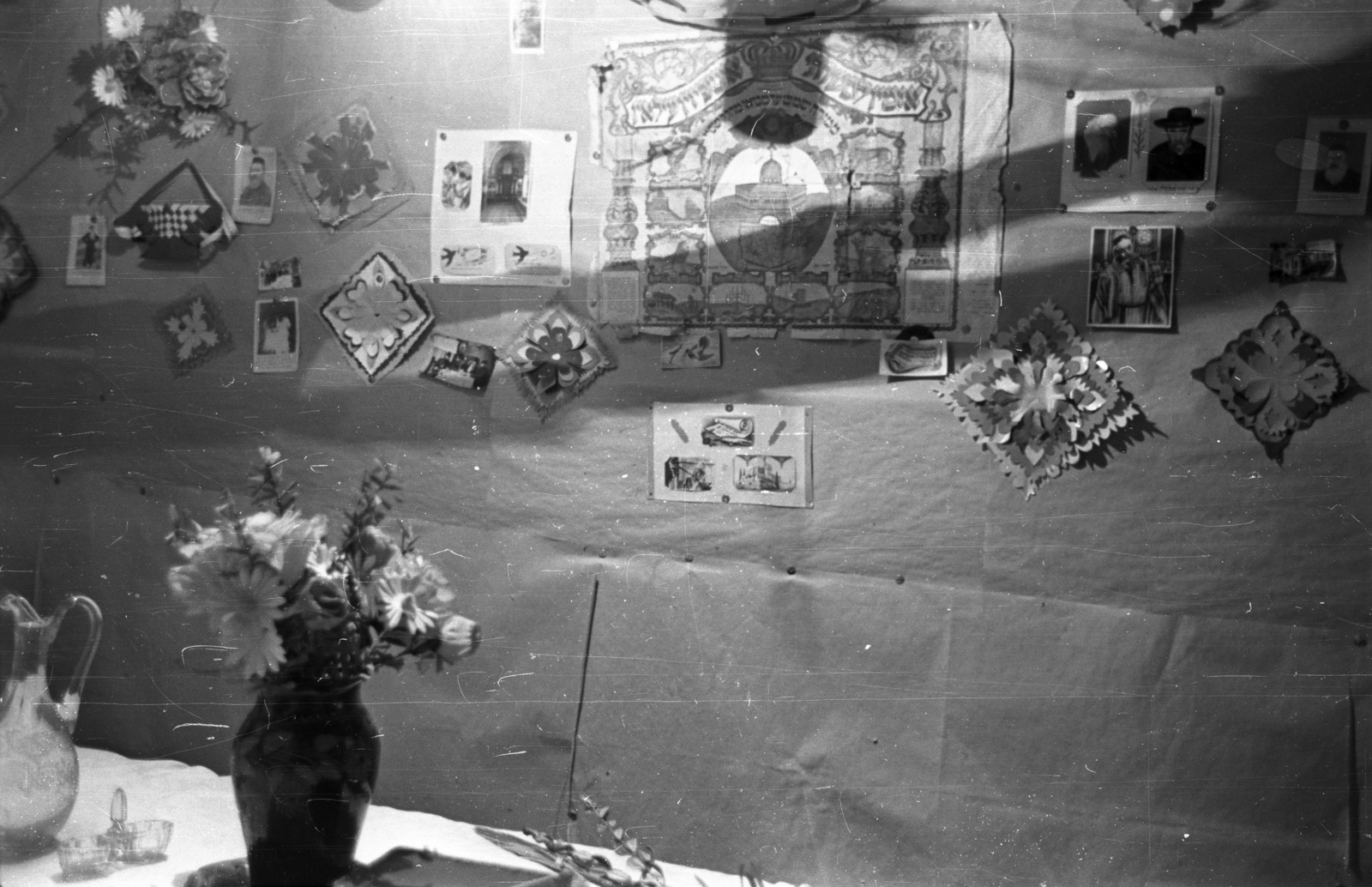1954, Hámori Gyula, still life, flower, bouquet, decoration, judaism, jug, Hebrew script, Feast of Booths, Fortepan #123604