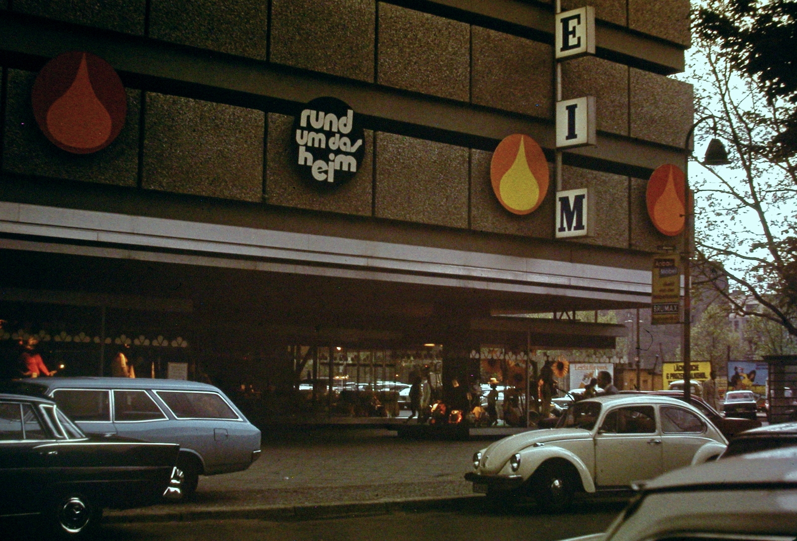 Germany, 1970, G K, colorful, Show window, Gerrman brand, street view, Volkswagen-brand, automobile, Fortepan #12362