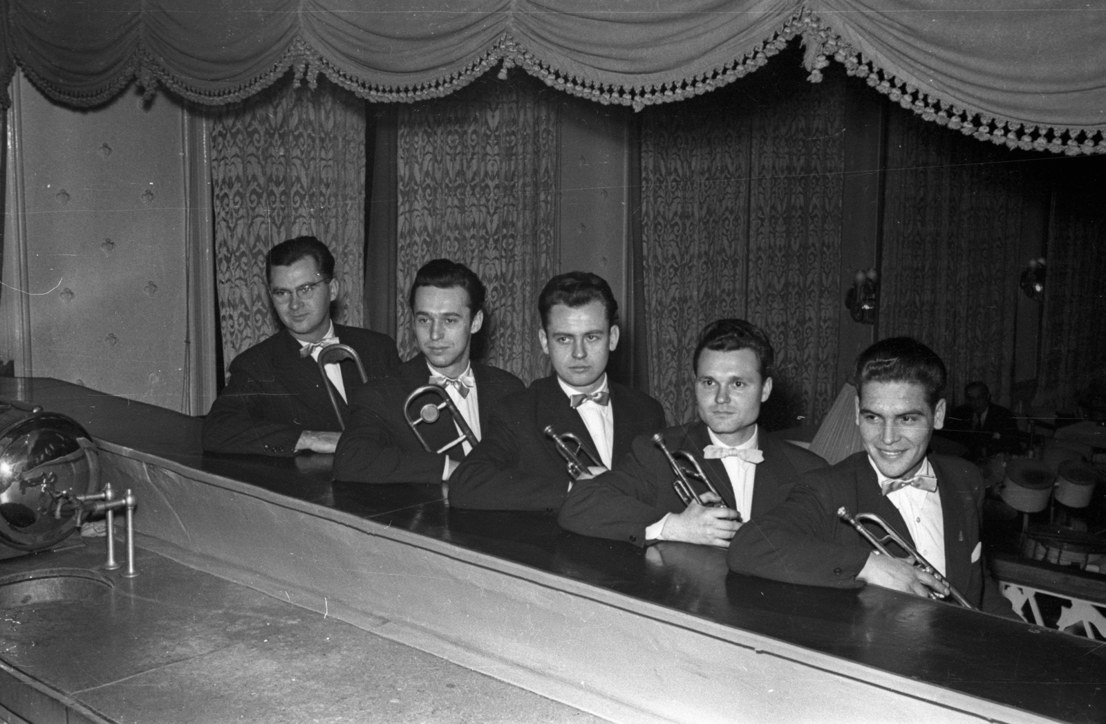 Magyarország, Budapest VI., Teréz körút 43. (Lenin körút 97.) Béke (egykor Britannia) Szálló., 1957, Hámori Gyula, Budapest, csoportkép, zeneművészet, Fortepan #123729