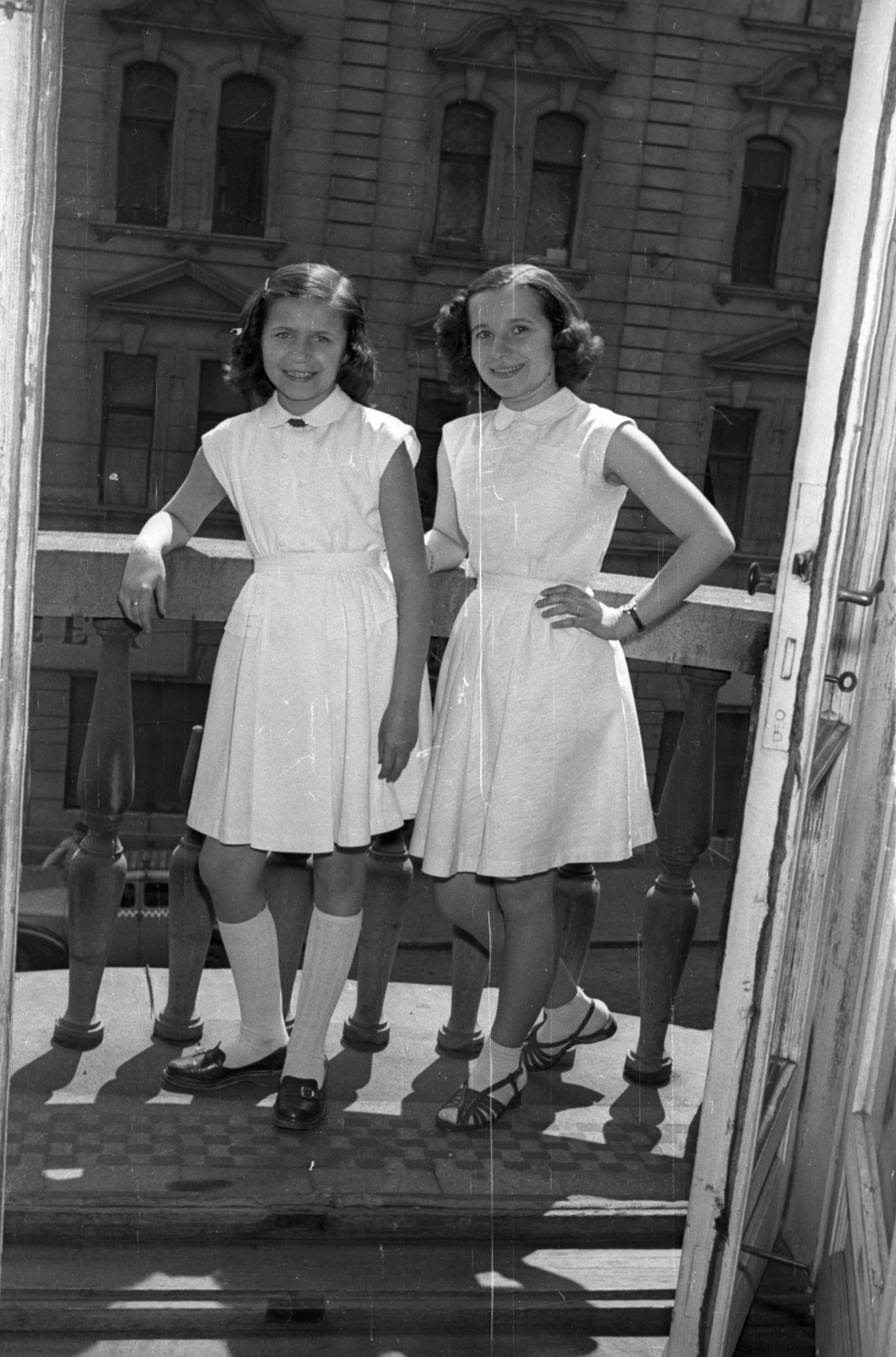1958, Hámori Gyula, balcony, twins, girls, white dress, Fortepan #123783