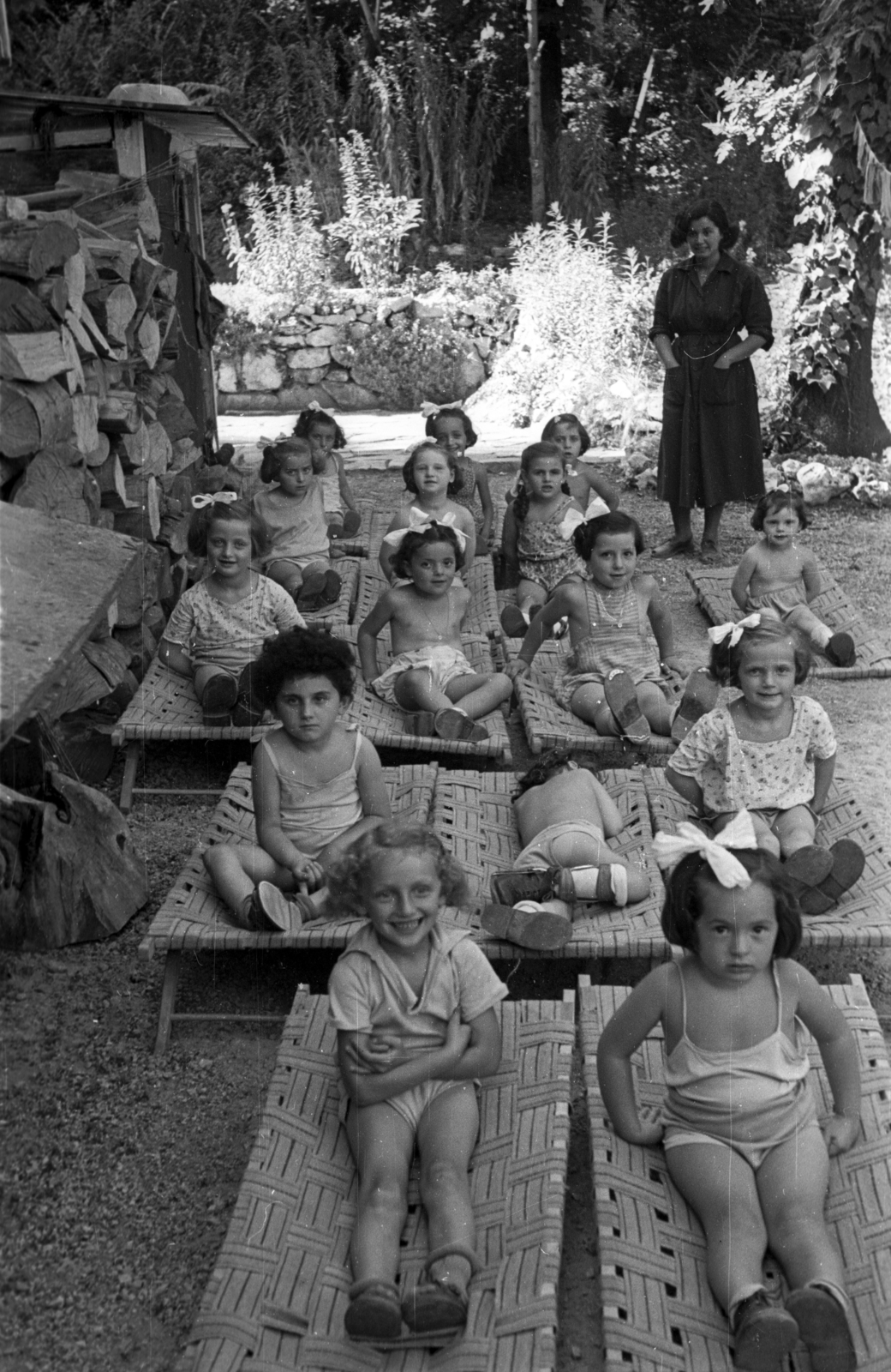 1954, Hámori Gyula, kids, girls, relaxation, folding bed, Fortepan #123793