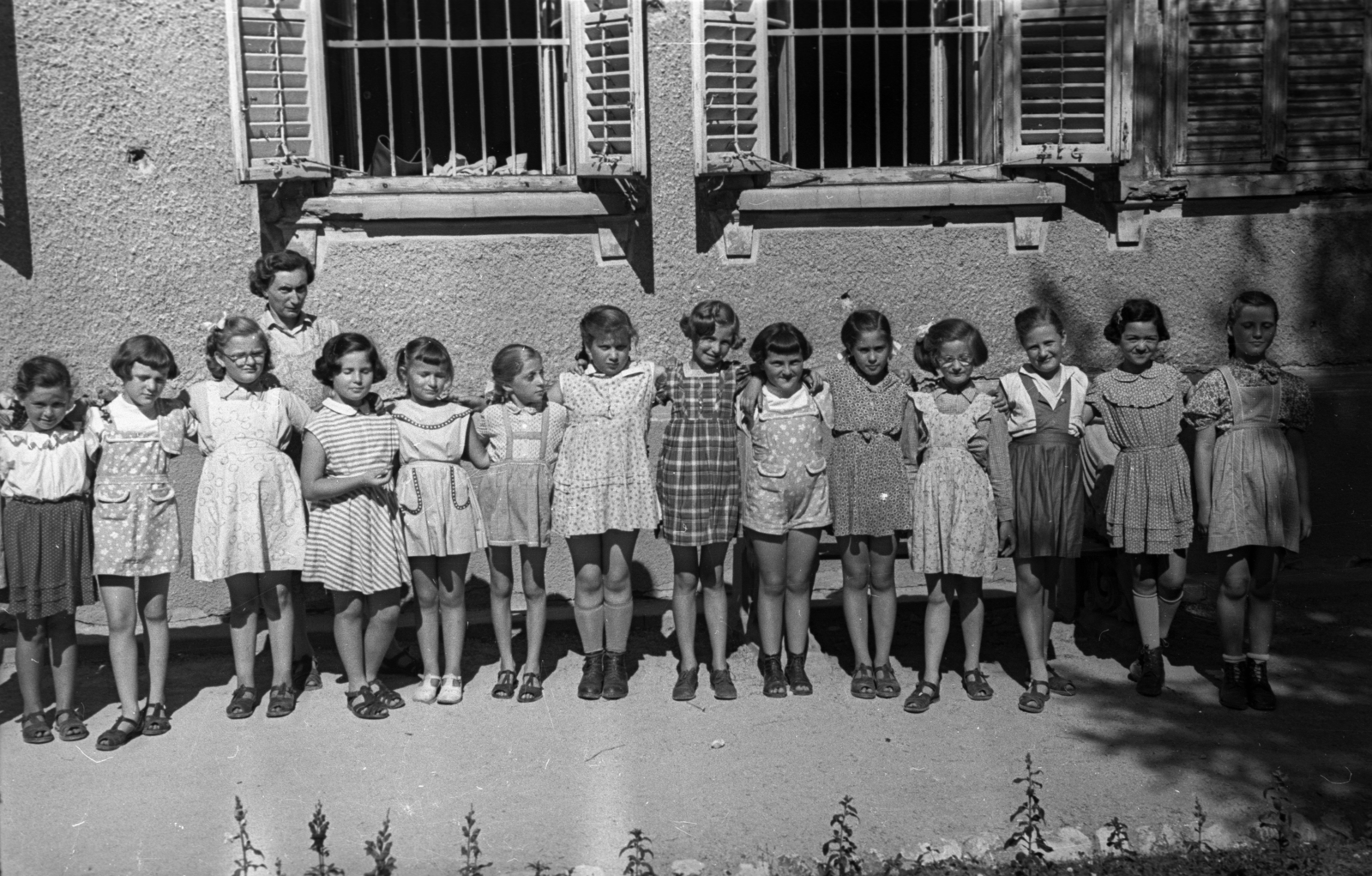 1954, Hámori Gyula, kids, girls, window bars, summer dresses, hold upper arms, Fortepan #123802