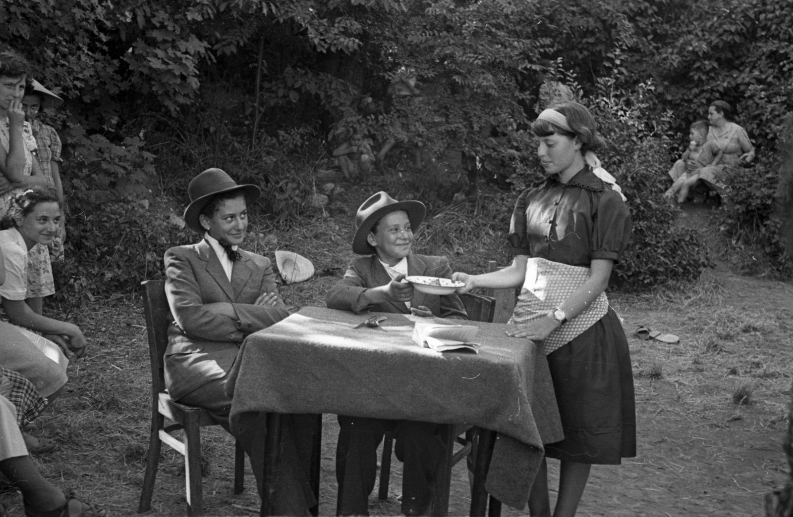 1954, Hámori Gyula, kids, theater performance, Fortepan #123814