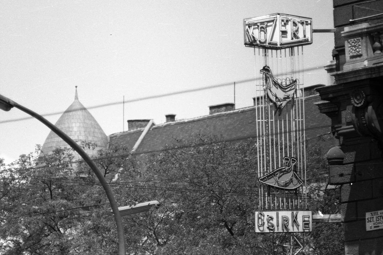 Hungary, Budapest XIII., balra a Jászai Mari tér az Újpesti rakpart felé nézve és a Palatinus házak egyike, jobbra a Szent István körút 2. sarka., 1970, Szepesfalvy Gábor, Budapest, house, ad, square, Fortepan #123876