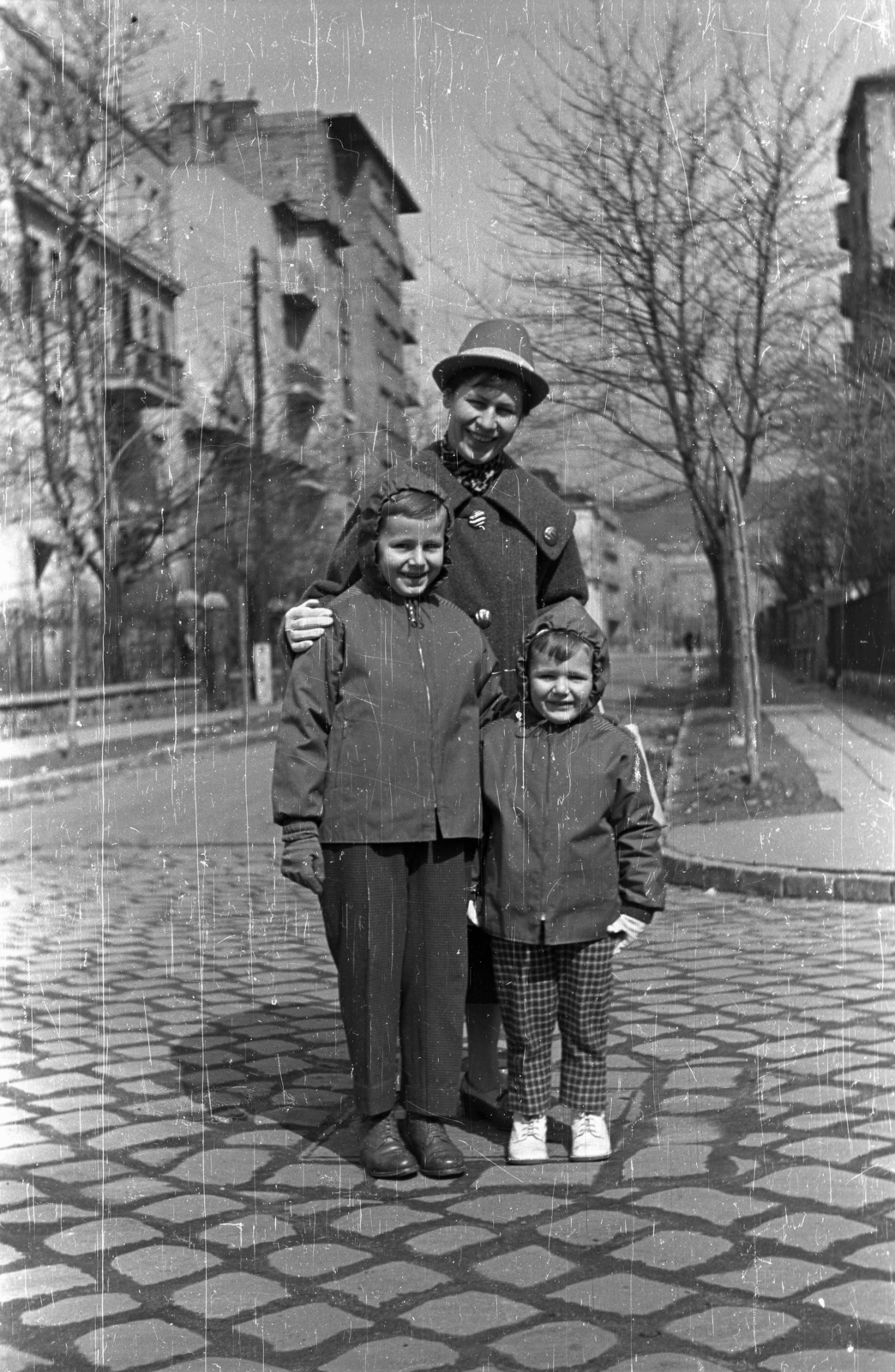 Hungary, Budapest XI., Zsombolyai utca az Ulászló utcától a Bocskai út felé nézve., 1964, Szepesfalvy Gábor, Budapest, three people, Fortepan #123886