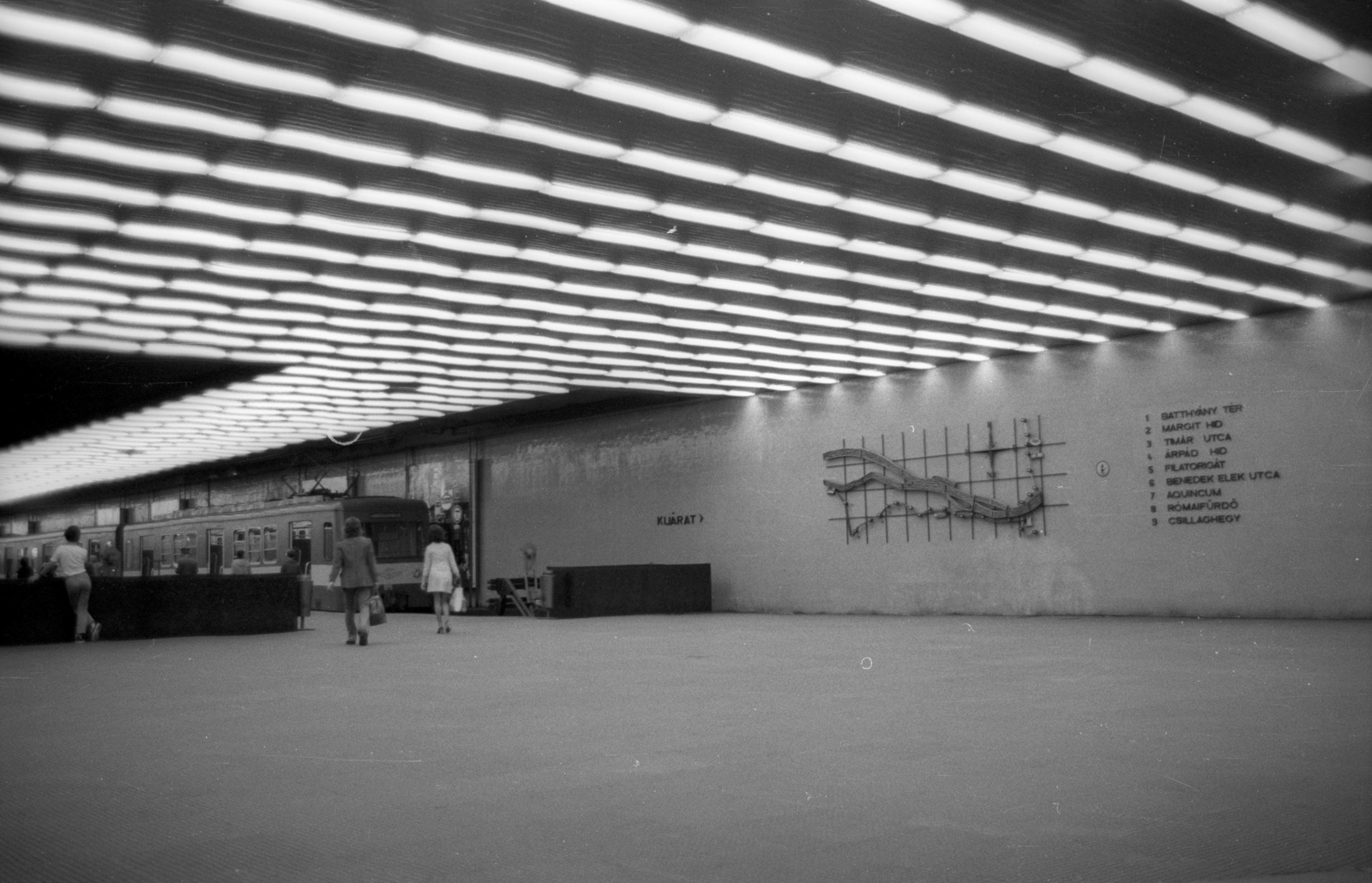 Hungary, Budapest I., Batthyány téri aluljáró és a HÉV végállomása., 1973, Szepesfalvy Gábor, subway station, Budapest, Fortepan #123949