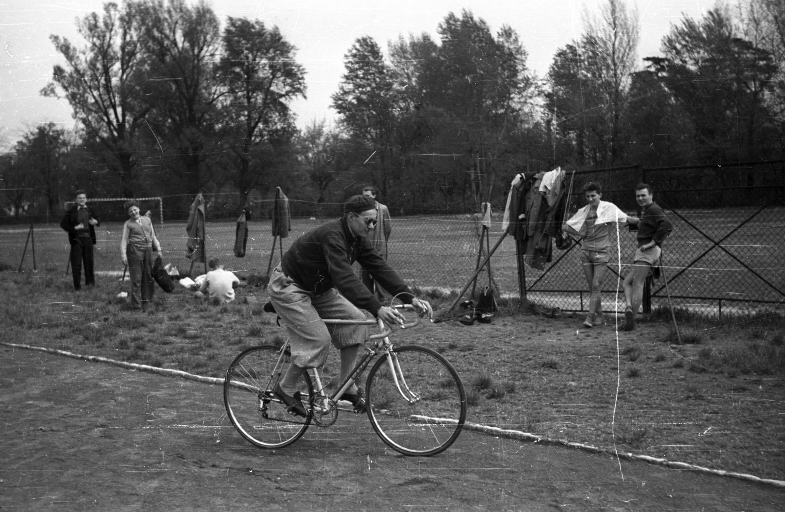 Hungary, Margit Islands, Budapest, Sporttelep (később az ún. évelőkertet alakították ki a helyén)., 1958, Ember Károly, bicycle, racing bicycle, Fortepan #123982