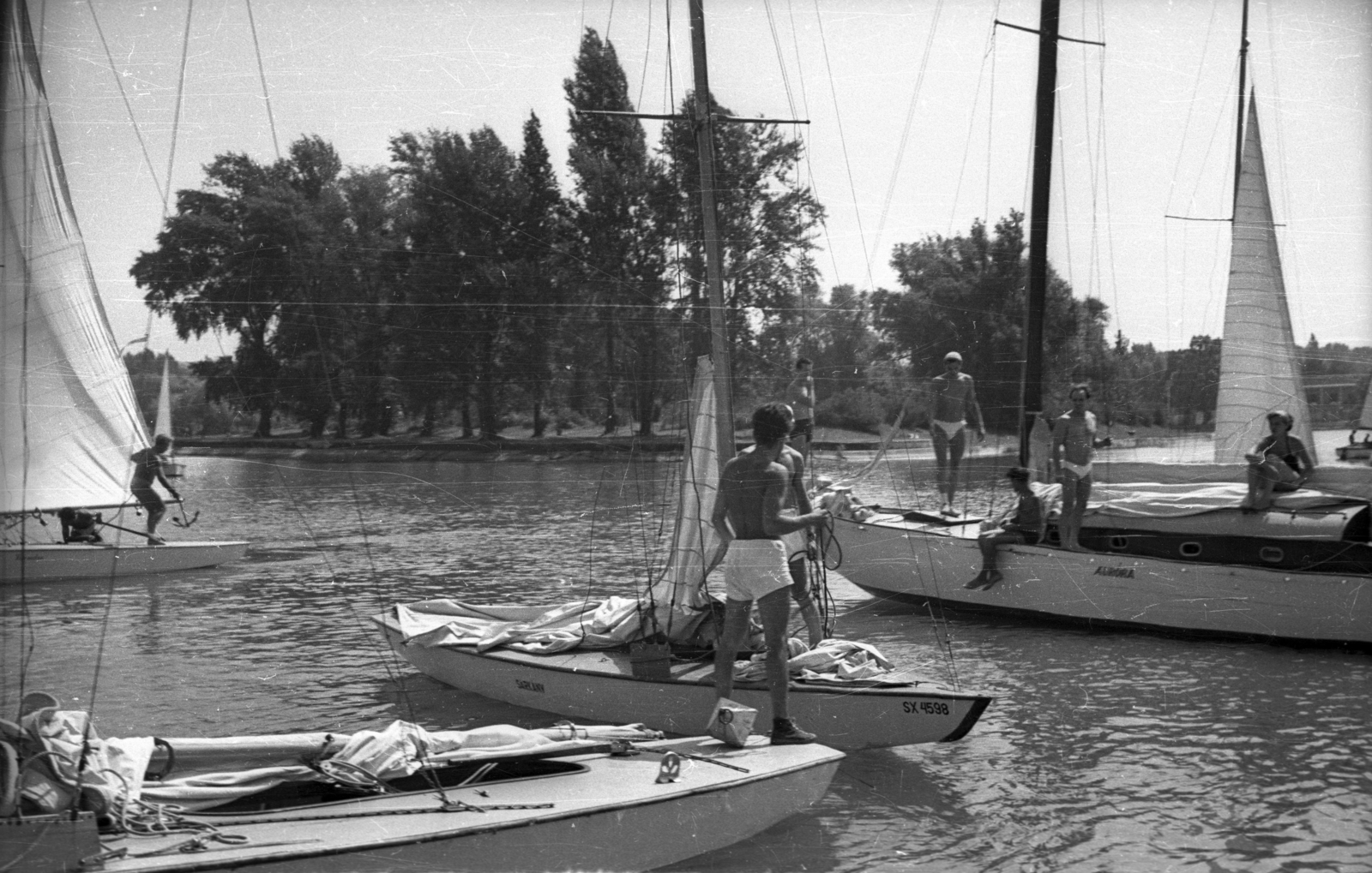 Hungary, Balatonföldvár, kikötő, szemben a Galamb sziget., 1958, Ember Károly, sailboat, Lake Balaton, Fortepan #123991