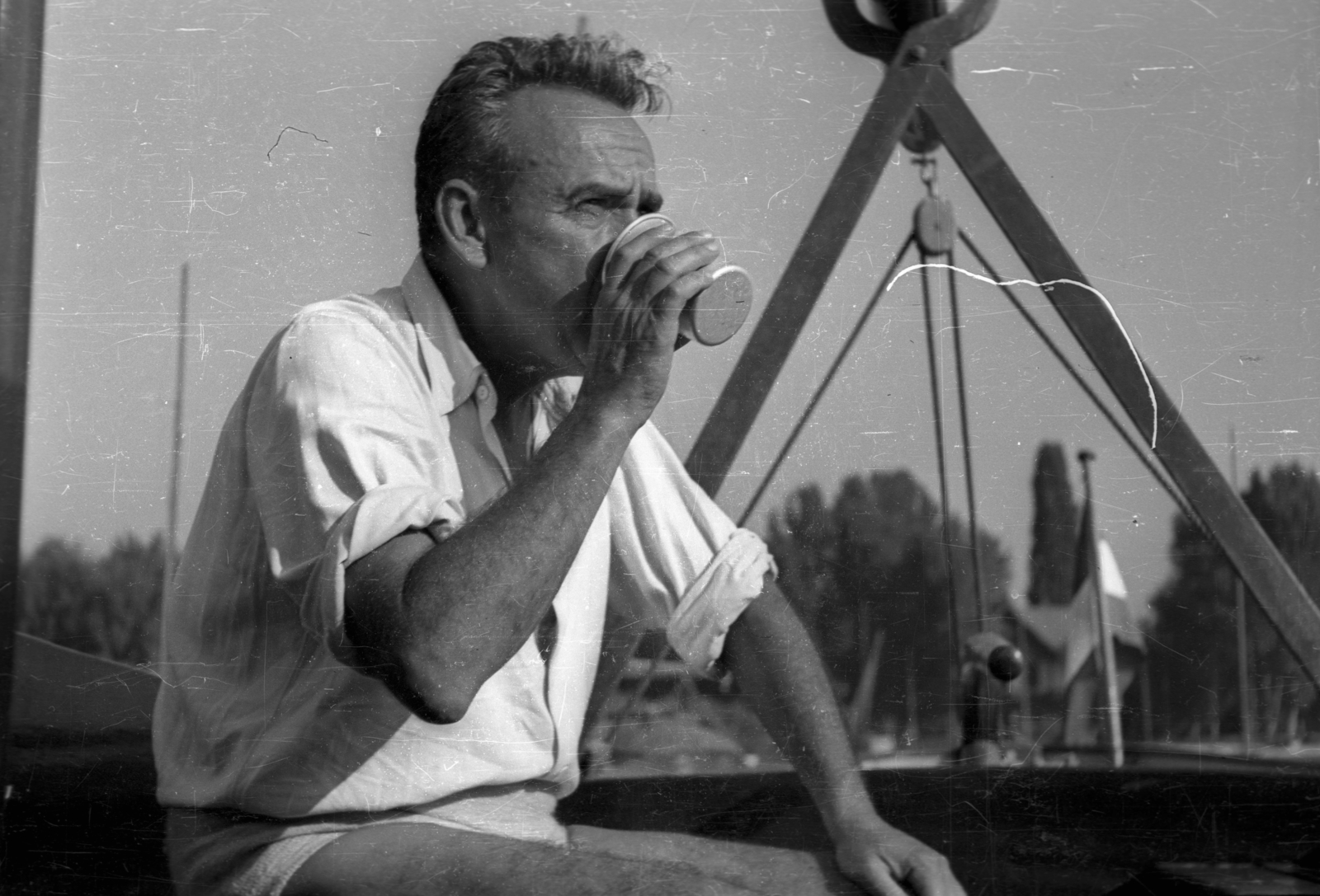 Hungary, Balatonfüred, kikötő, King Kong 50-es cirkáló., 1948, Ember Károly, portrait, man, drinking, glass, Fortepan #124014