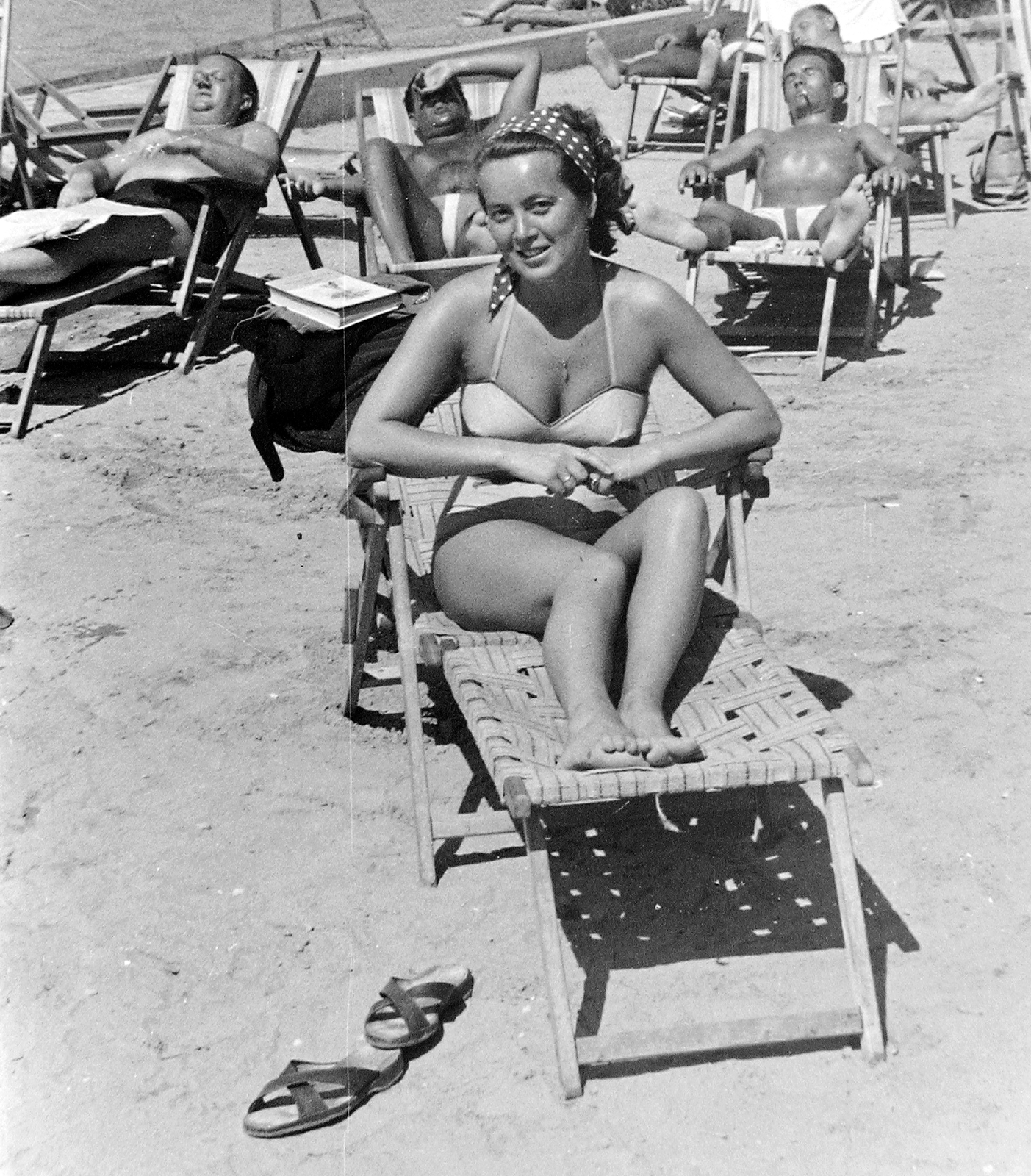 1954, Szent-tamási Mihály, beach, bathing suit, deck chair, sand, head wrap, slippers, Fortepan #12403