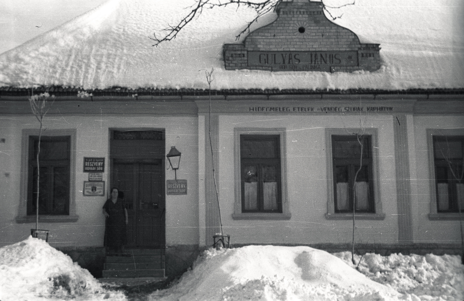 Hungary, Jászdózsa, 1940, Lenkey Márton, ad, winter, snow, restaurant, sign-board, Fortepan #124044