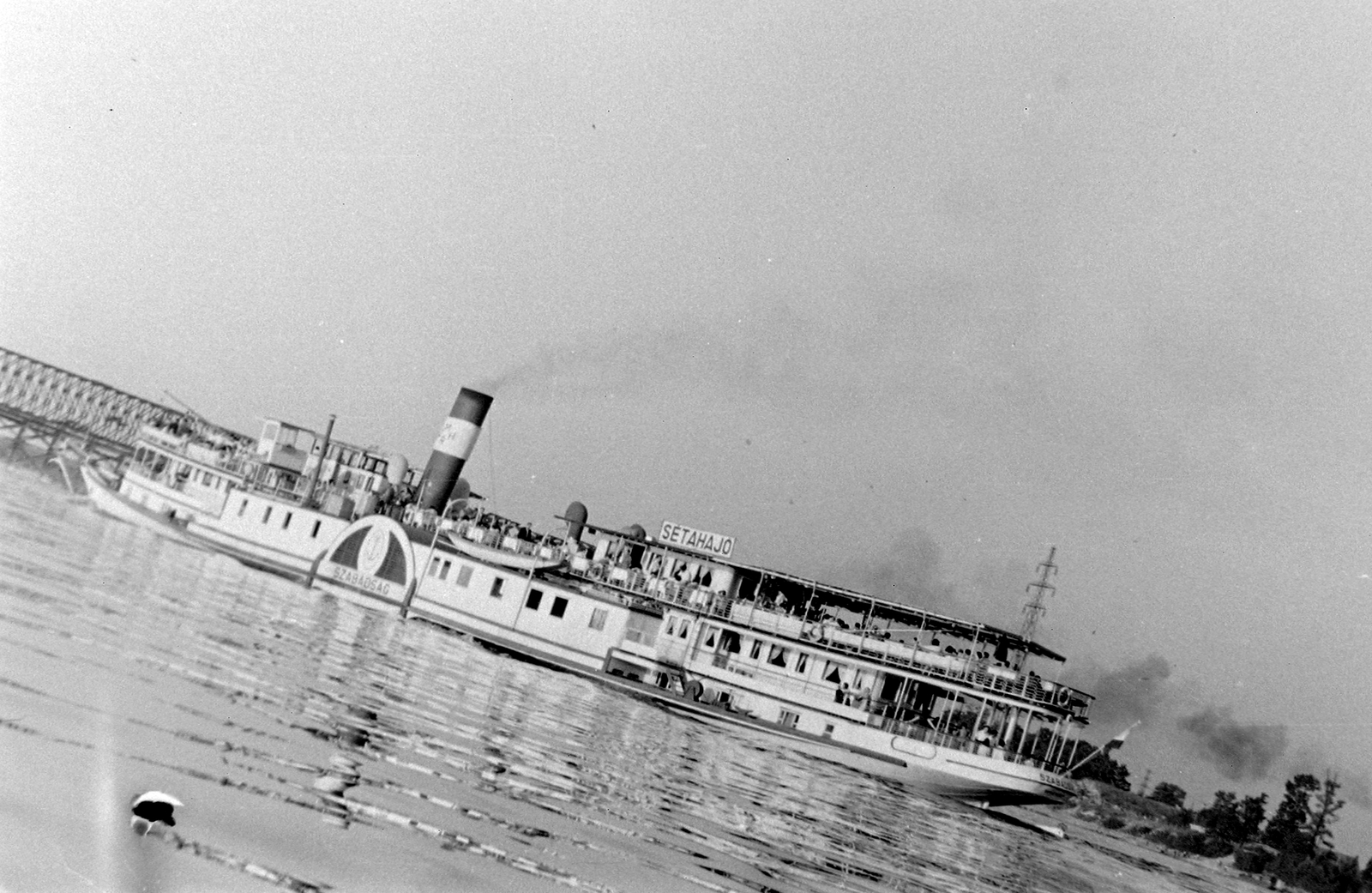 Hungary, Budapest, Újpesti vasúti híd újjáépítése, előtte a Szabadság sétahajó., 1952, Szent-tamási Mihály, ship, bridge, railway bridge, steamboat, Szabadság/Zsófia/Princess Zsófia ship, Fortepan #12410