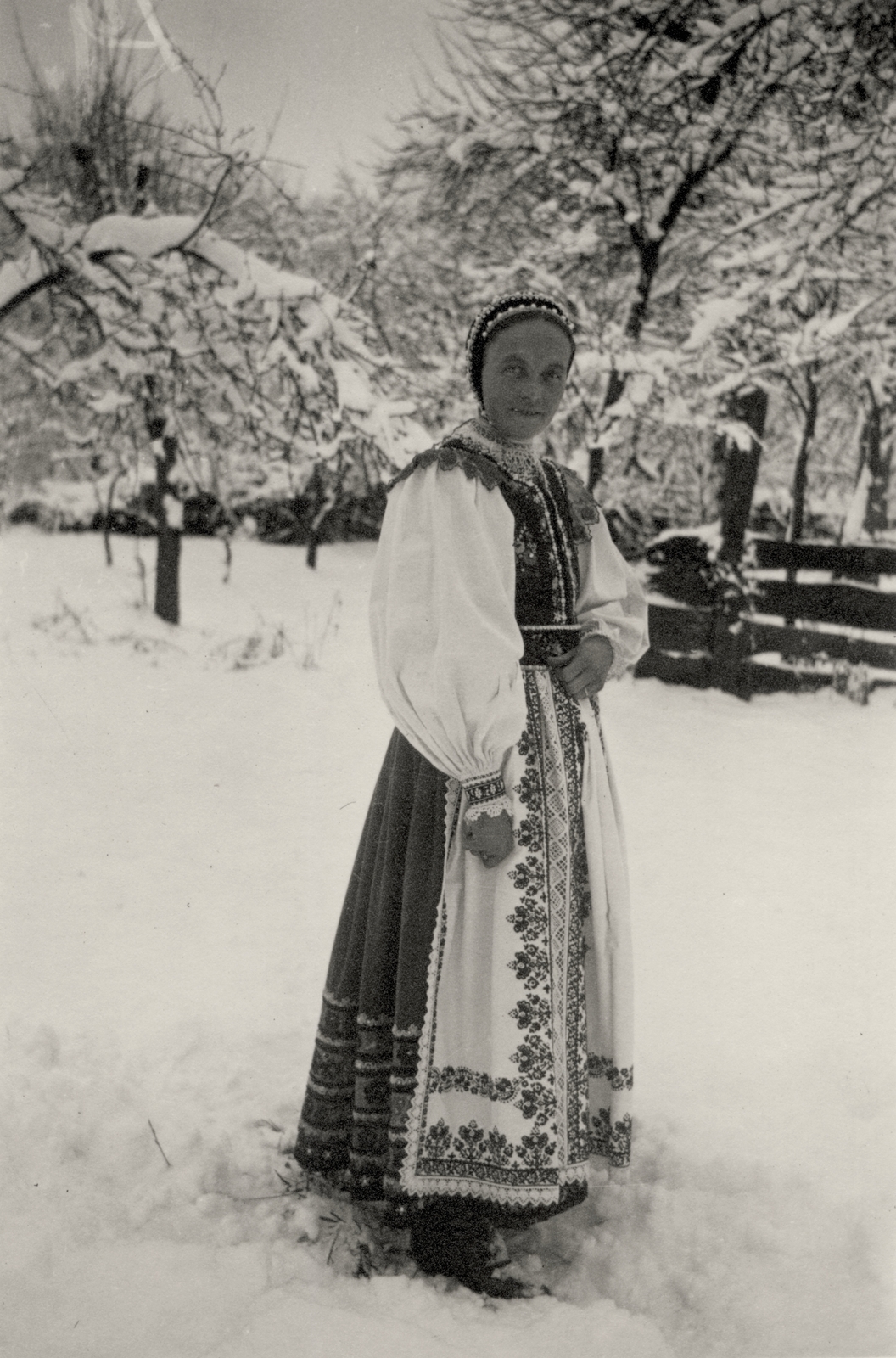 Romania,Transylvania, Livezile, 1941, Stuber Andrea, folk costume, Fortepan #124101