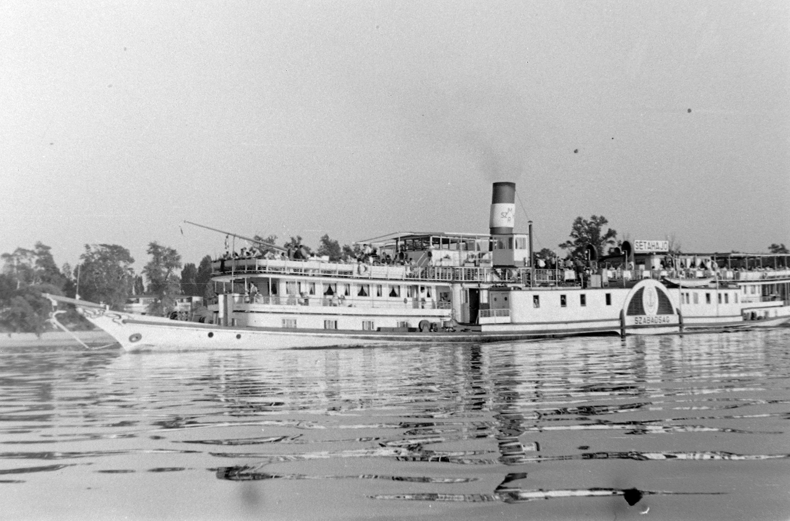 Magyarország, Budapest, a Szabadság sétahajó a Népsziget előtt., 1952, Szent-tamási Mihály, hajó, gőzhajó, lapátkerekes hajó, Szabadság/Zsófia/Zsófia herczegnő hajó, Fortepan #12411