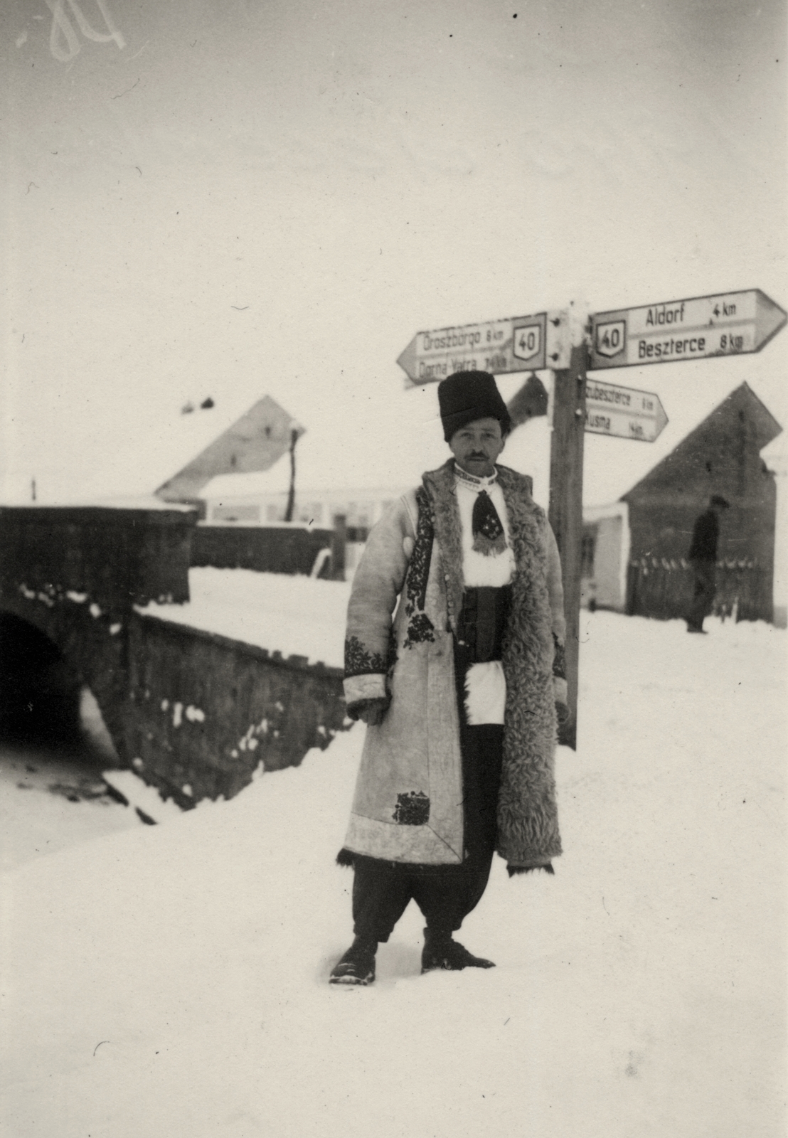 Románia,Erdély, Úrháza, 1941, Stuber Andrea, tél, hó, útjelző tábla, Fortepan #124113
