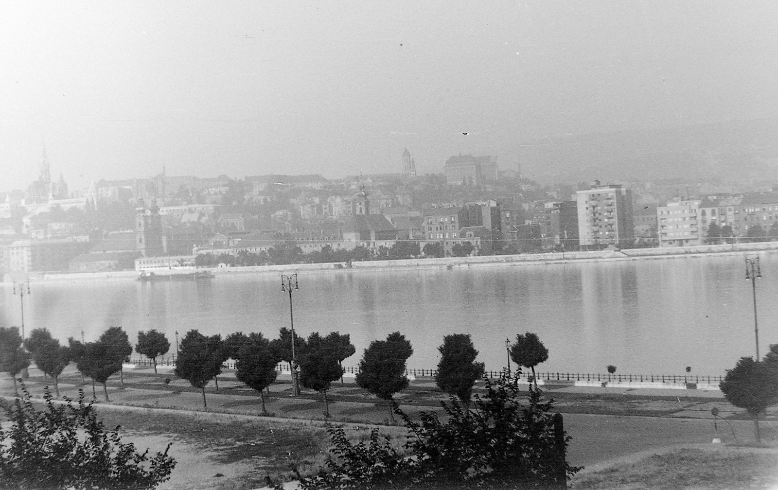 Hungary, Budapest V., a mai Olimpia park területe a Széchenyi rakpart és a budai Duna-part a Balassi Bálint (Személynök) utcából nézve., 1952, Szent-tamási Mihály, picture, Budapest, Fortepan #12415