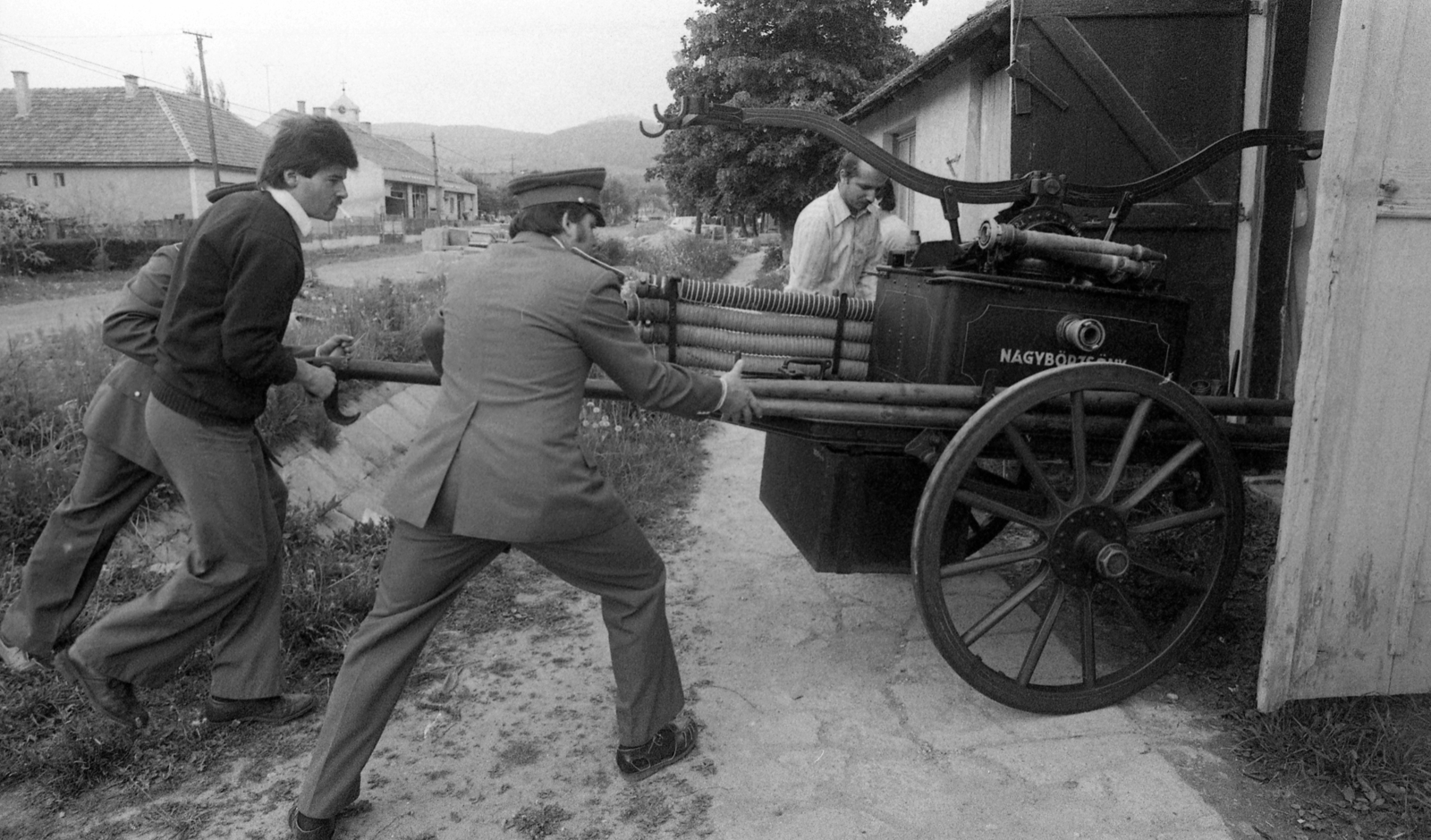 Hungary, Nagybörzsöny, Rákóczi utca, Tűzoltószertár., 1981, Urbán Tamás, firefighter, fire station, Fortepan #124241