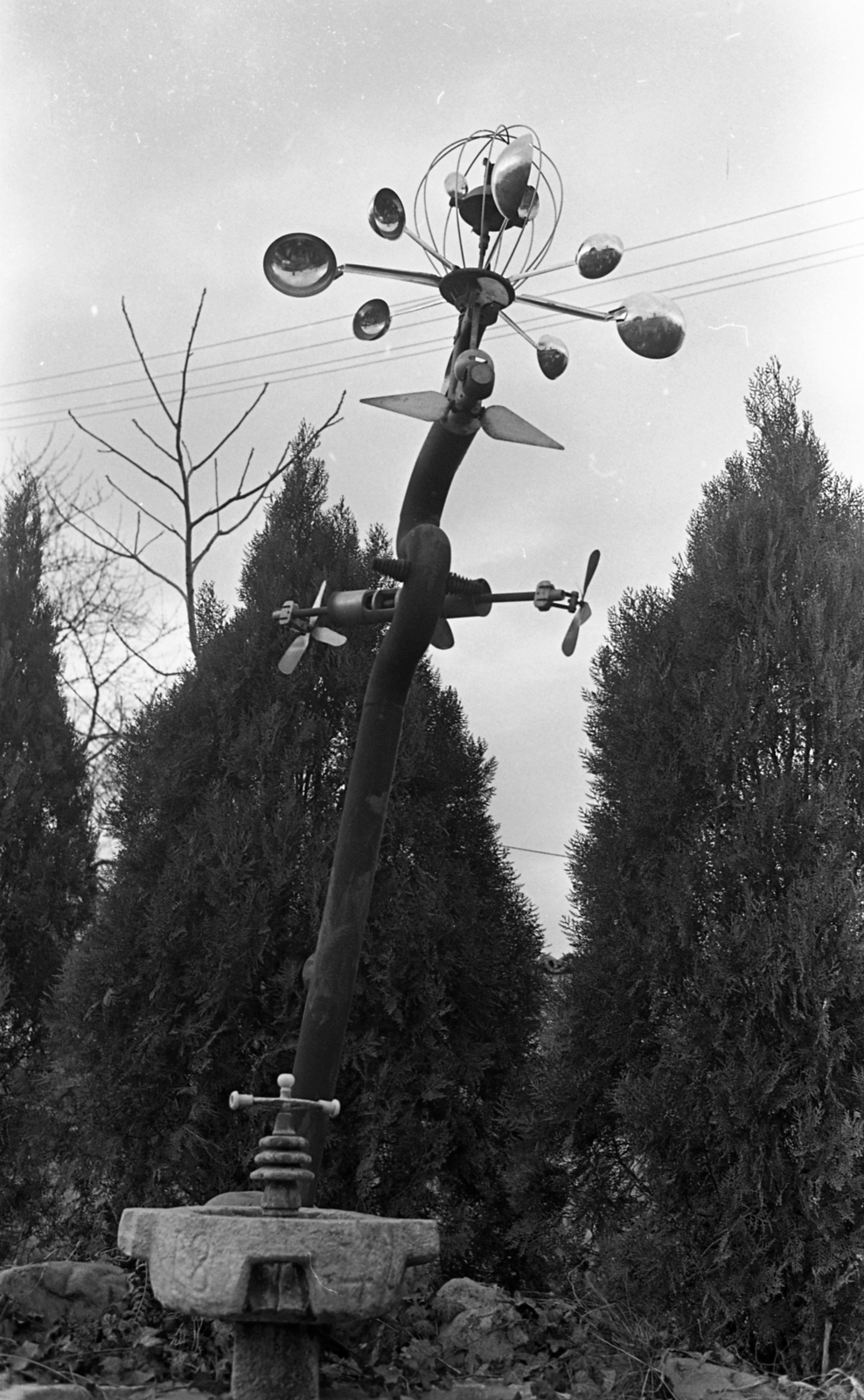 Hungary, Szentendre, Lois Viktor autodidakta szobrász mobilszobra., 1980, Urbán Tamás, Fortepan #124331