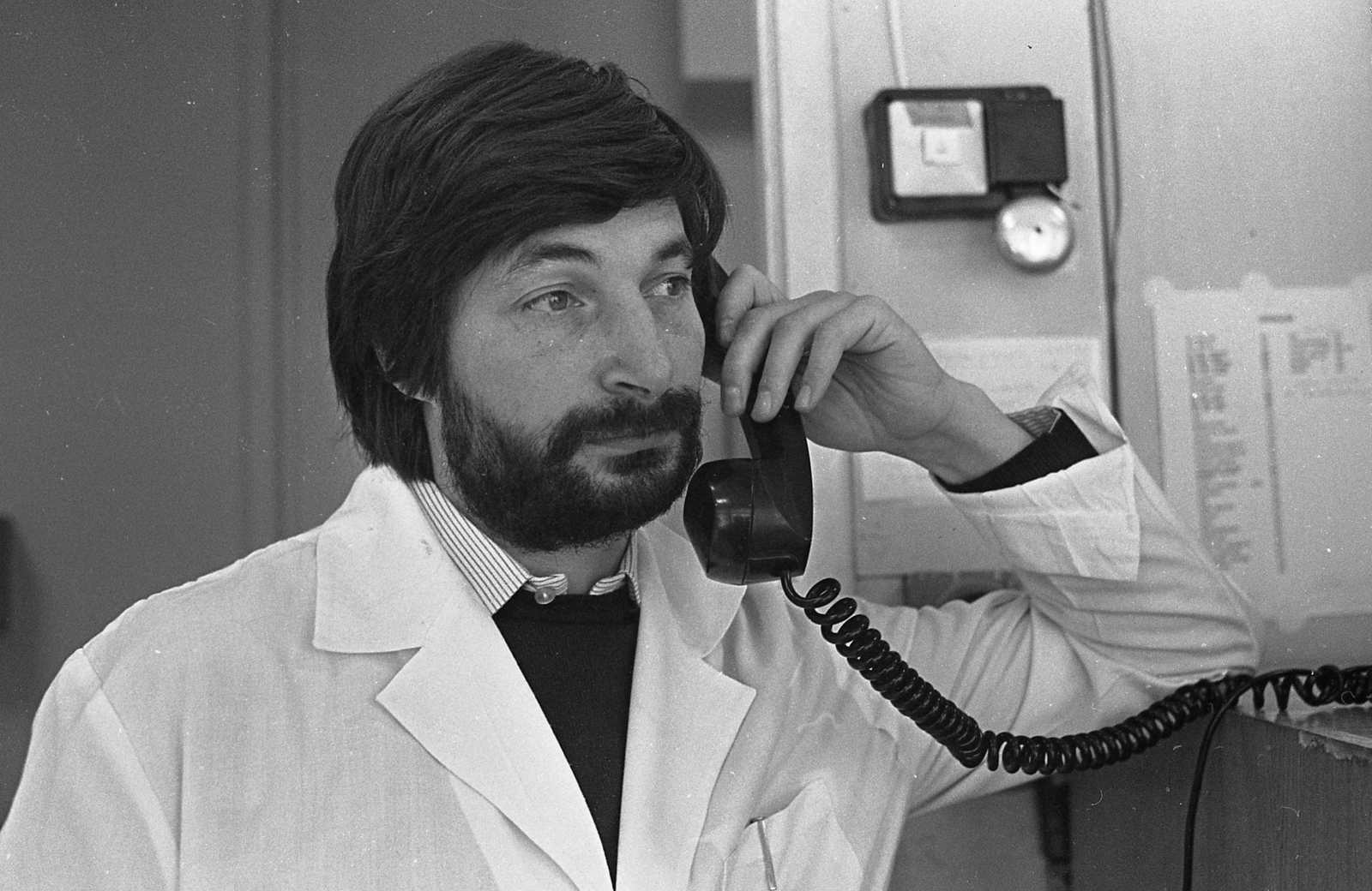 Hungary, Budapest XIII., Róbert Károly körúti (később Nyírő Gyula) Kórház, Dr. Cserne István pszichiáter., 1982, Urbán Tamás, medical institution, telephone, bell, Budapest, Fortepan #124387