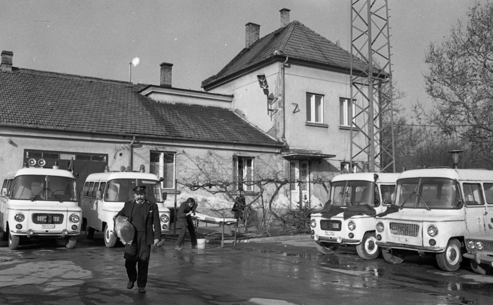 Hungary, Békéscsaba, Derkovits sor, az Országos Mentőszolgálat állomása., 1985, Urbán Tamás, Nysa-brand, ambulance, number plate, ambulance station, Fortepan #124496