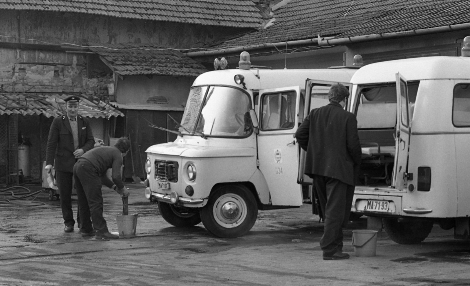 Hungary, Békéscsaba, Derkovits sor, az Országos Mentőszolgálat állomása., 1985, Urbán Tamás, Nysa-brand, ambulance, number plate, ambulance station, Fortepan #124498