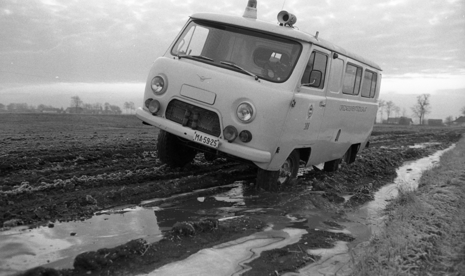 Hungary, 1985, Urbán Tamás, UAZ-brand, ambulance, mud, number plate, Fortepan #124503