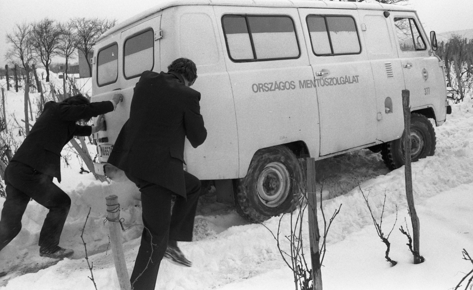 Hungary, 1985, Urbán Tamás, winter, snow, UAZ-brand, ambulance, number plate, Fortepan #124504