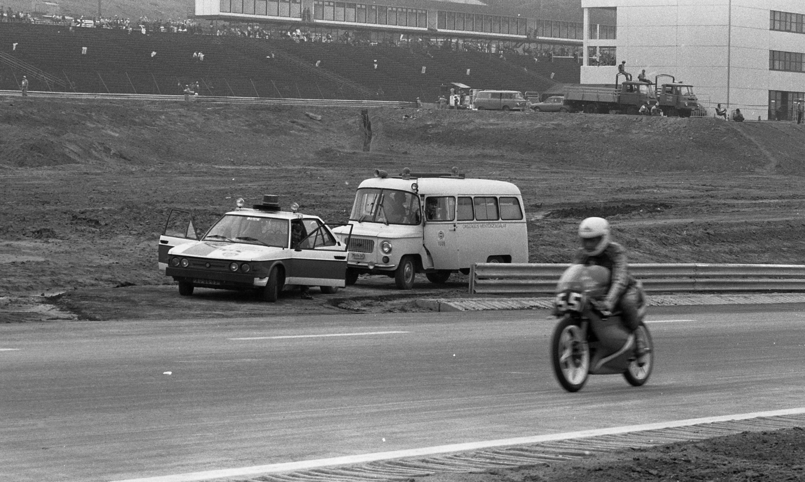 Hungary, Hungaroring, Mogyoród, motorverseny., 1986, Urbán Tamás, Czechoslovak brand, Tatra-brand, Nysa-brand, ambulance, automobile, Fortepan #124535
