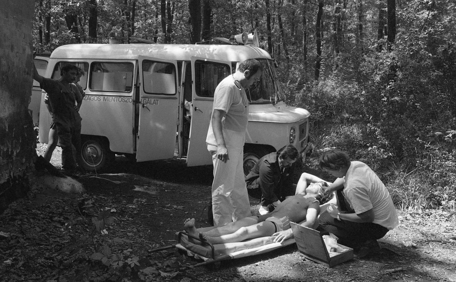 Hungary, 1986, Urbán Tamás, Nysa-brand, ambulance, chauffeur, barrow, male nurse, ambulance doctor, practice, Fortepan #124568