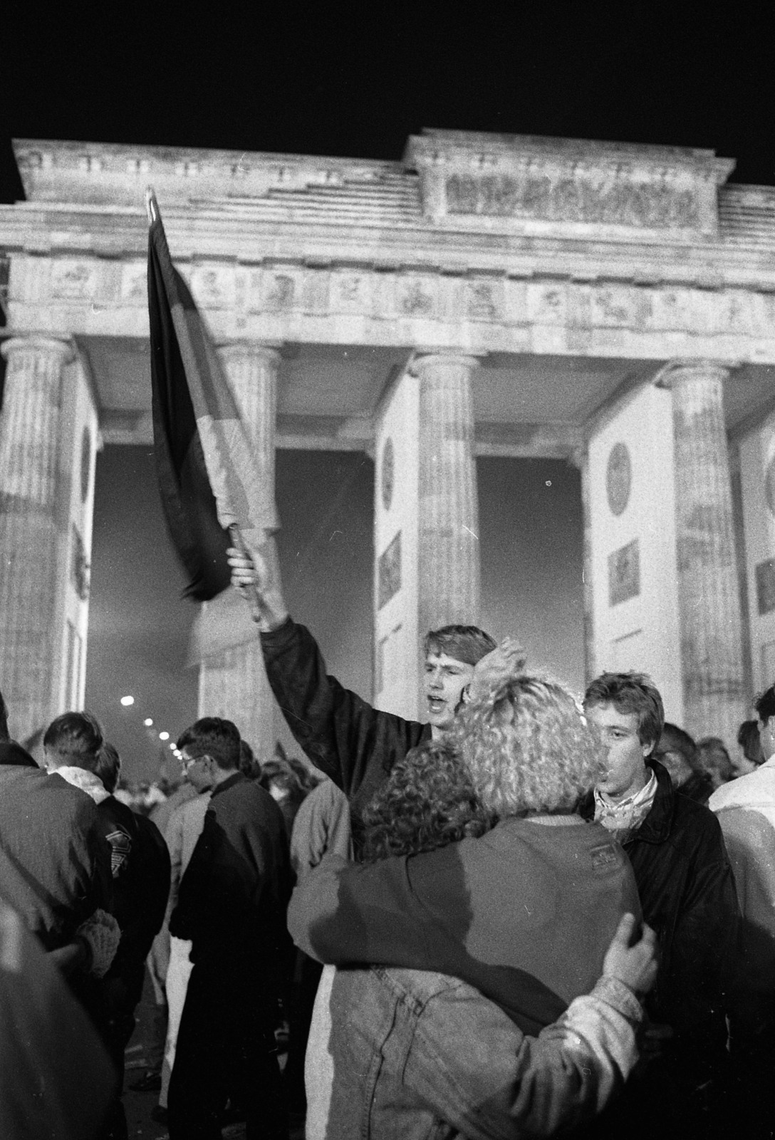 Germany, Berlin, Brandenburgi kapu. Németország újraegyesítését ünneplők 1990. október 3-án., 1990, Urbán Tamás, German reunification, Fortepan #124611
