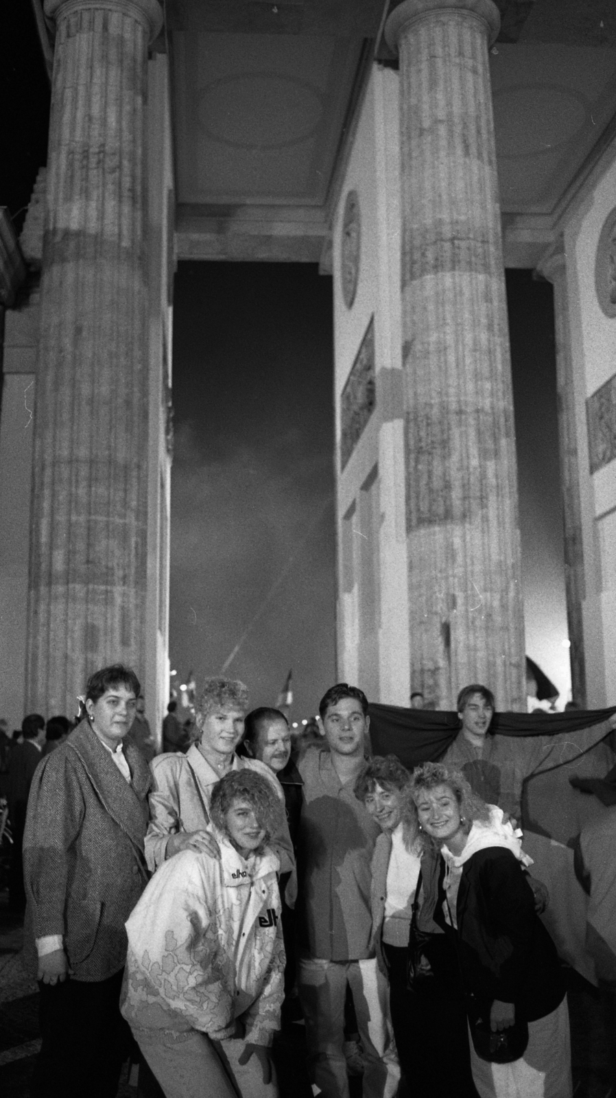 Germany, Berlin, Brandenburgi kapu. Németország újraegyesítését ünneplők 1990. október 3-án., 1990, Urbán Tamás, German reunification, Fortepan #124614