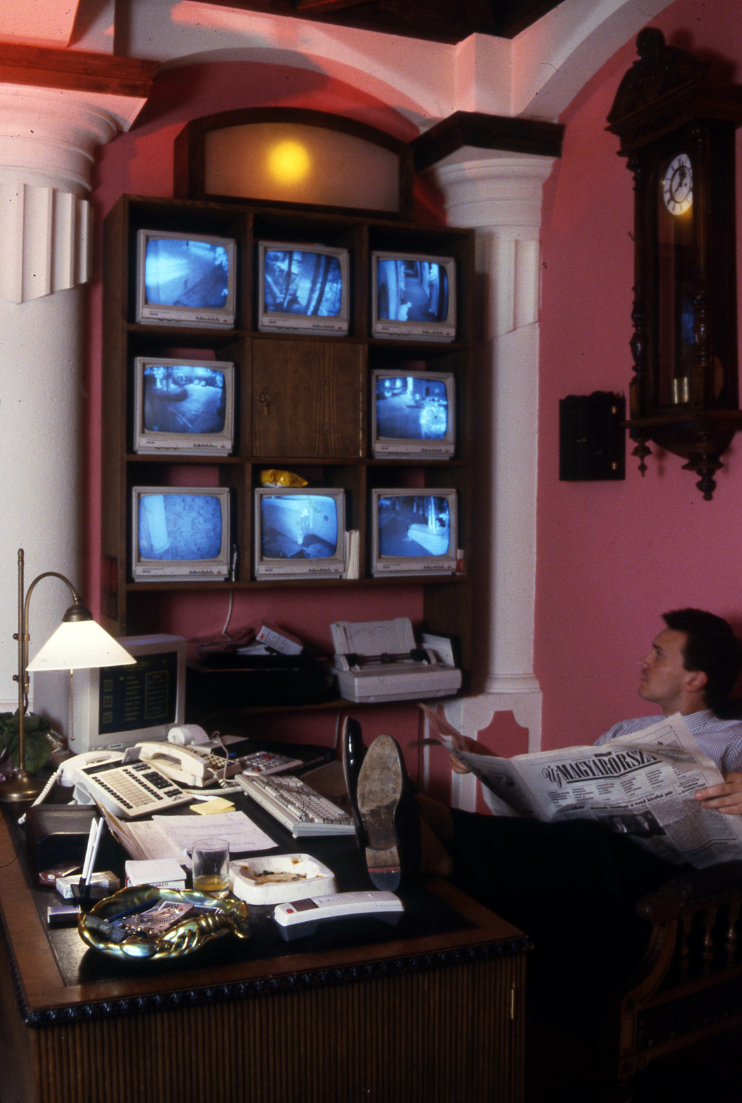 Hungary, Pécs, Villa Babylon, Relax-Center. A felvétel 1991-ben készült., 1990, Urbán Tamás, colorful, wall clock, safety camera, calculator, keyboard, telephone, legs on a table, pendulum clock, fax, Fortepan #124621