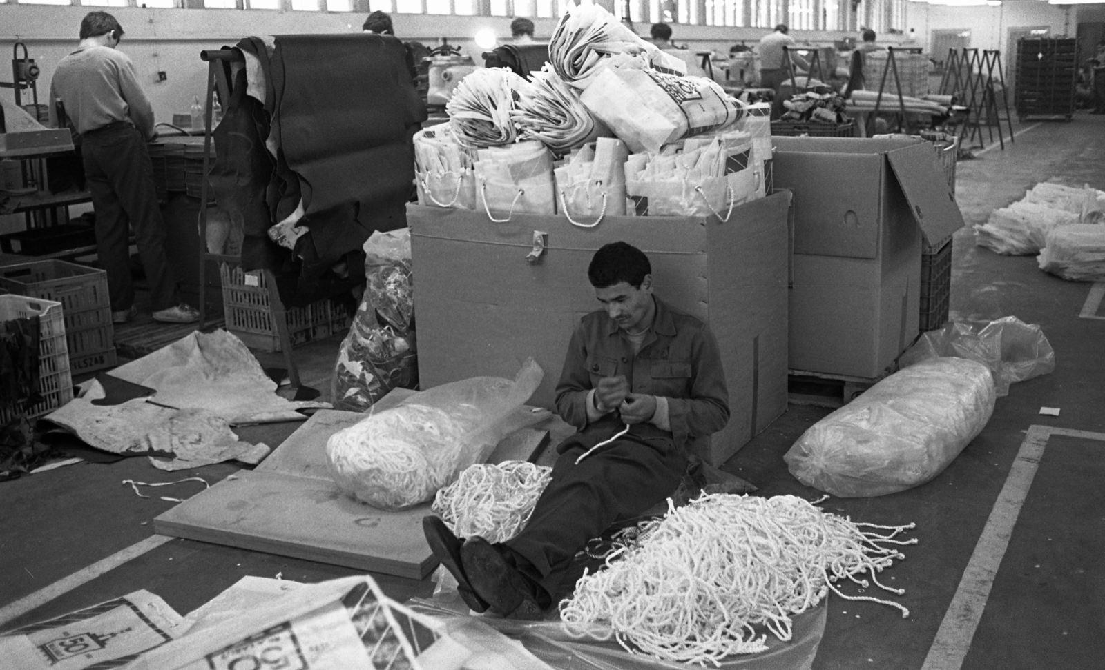 Hungary, Márianosztra, Márianosztrai Fegyház és Börtön, szatyorkészítő üzem., 1987, Urbán Tamás, prison, Fortepan #124684