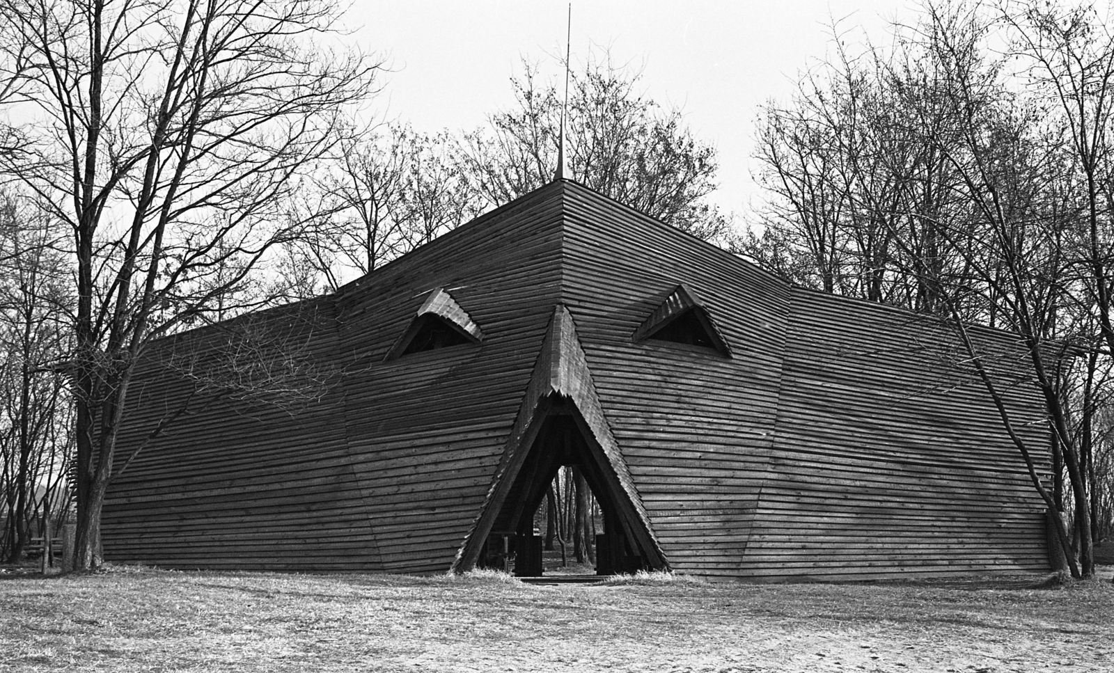 Hungary, Nagykálló, Harangod, a Téka Népművészeti Tábor étkezőépülete., 1989, Urbán Tamás, wooden structure, Dezső Ekler-design, Fortepan #124735