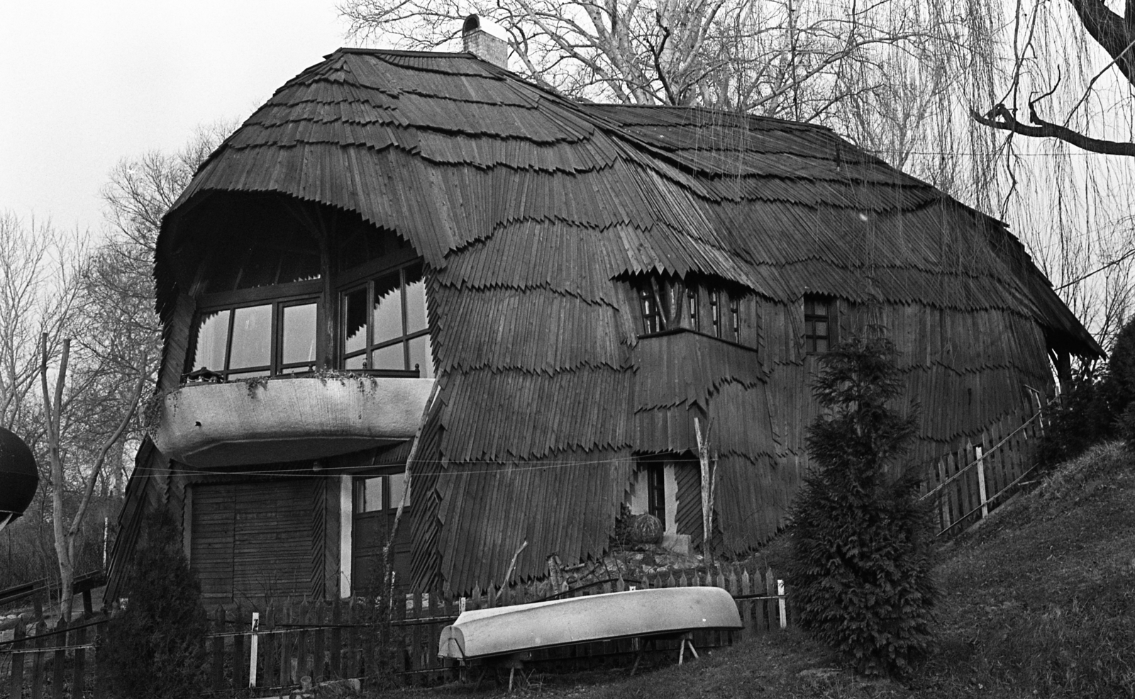 Hungary, Göd, (Alsógöd), Kossuth köz, Makovecz ház., 1989, Urbán Tamás, house, Makovecz Imre-design, organic architecture, Fortepan #124751
