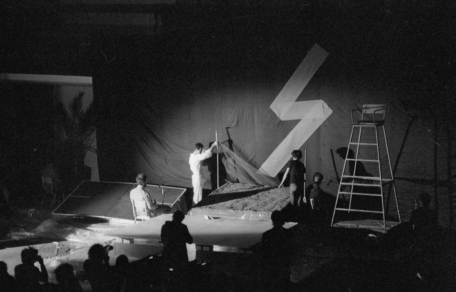 Hungary, Budapest XI., Villányi út 29-43., a Kertészeti Egyetem Klubja (KEK), Szirtes János performansza., 1981, Urbán Tamás, Budapest, Fortepan #124833