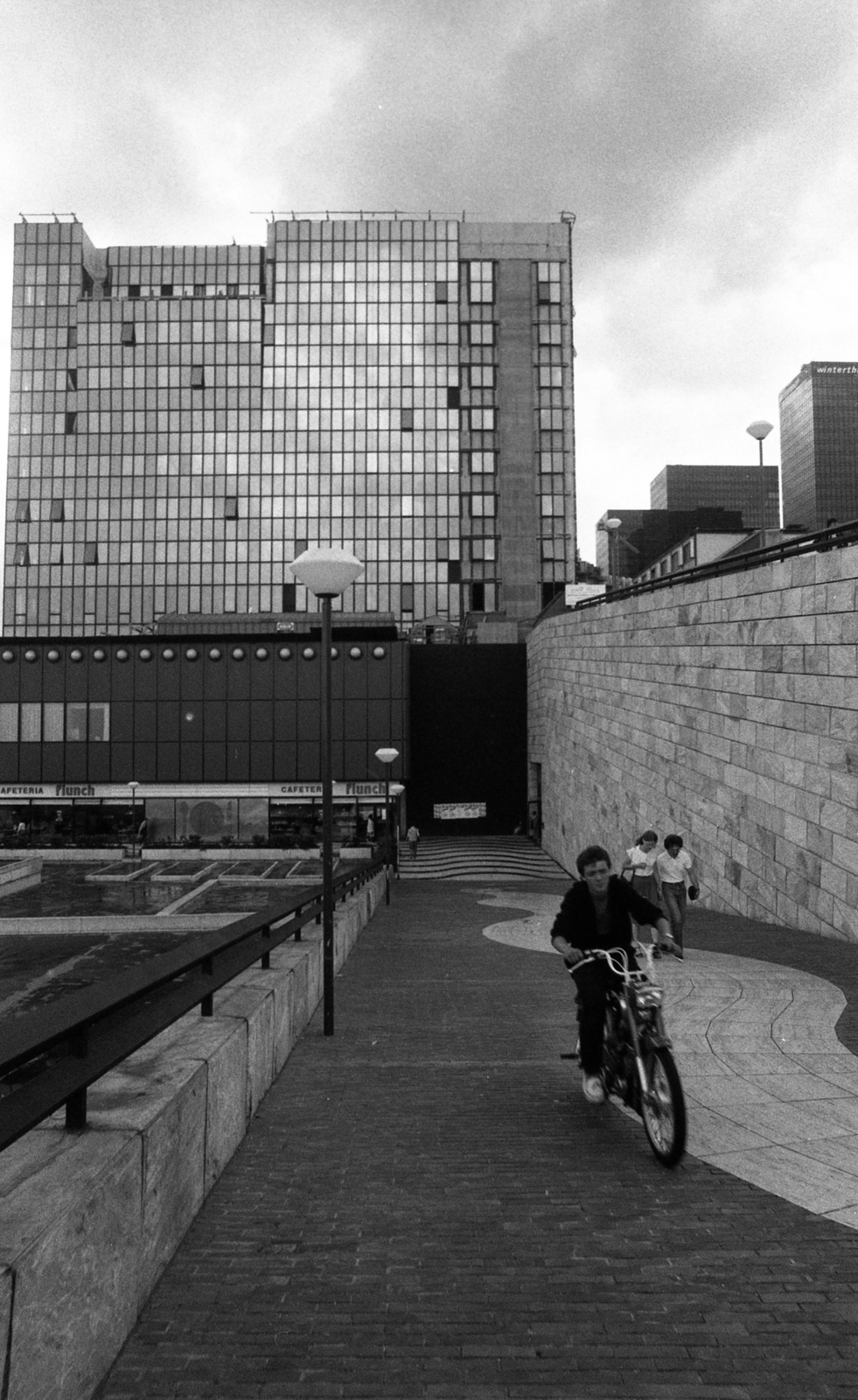 France, Puteaux, La Défense üzleti központ Párizs elővárosában., 1982, Urbán Tamás, high-rise building, modern architecture, Fortepan #124899