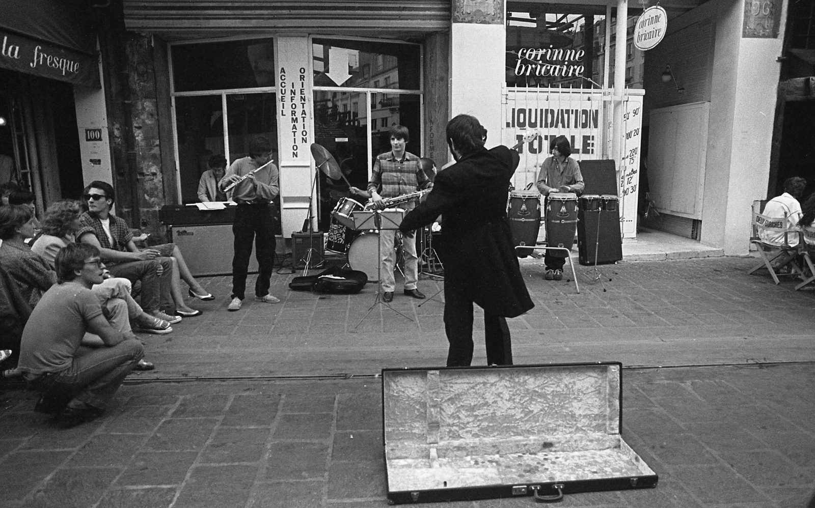 France, Paris, Rue Rambuteau 100. - 98. - 96., 1982, Urbán Tamás, street music, Fortepan #124952