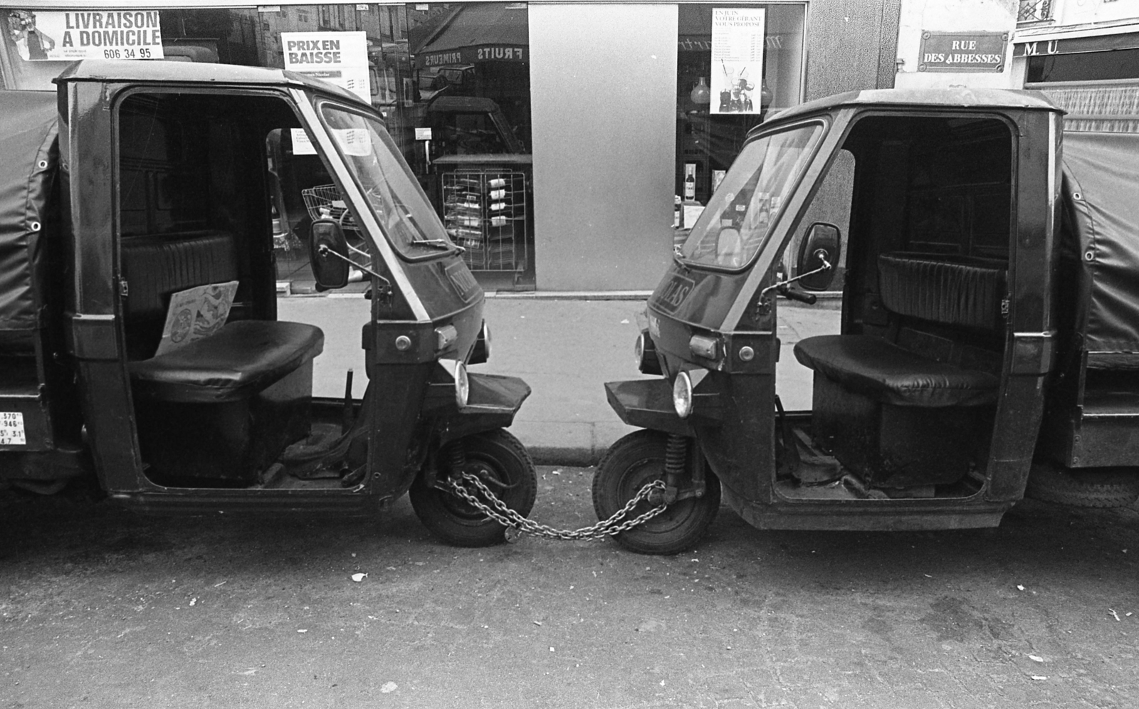 France, Paris, Rue des Abbesses 31., jobbra a Rue Germain Pilon torkolata., 1982, Urbán Tamás, Fortepan #124969