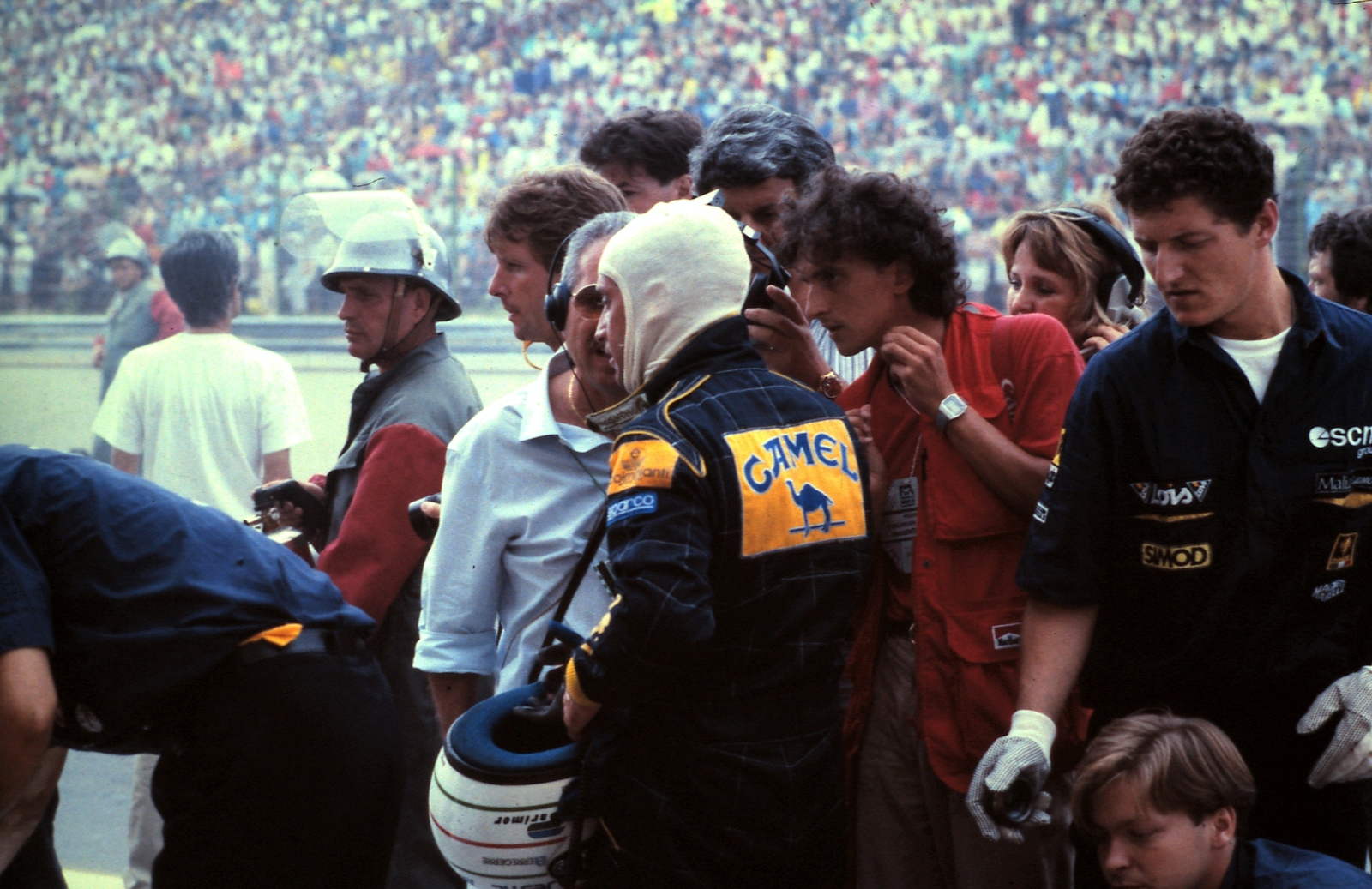 Hungary, Hungaroring, Mogyoród, Formula-1 harmadik magyar nagydíj, középen, félig háttal Pierluigi Martini a Minardi-Ford csapat versenyzője., 1988, Urbán Tamás, colorful, Fortepan #125012