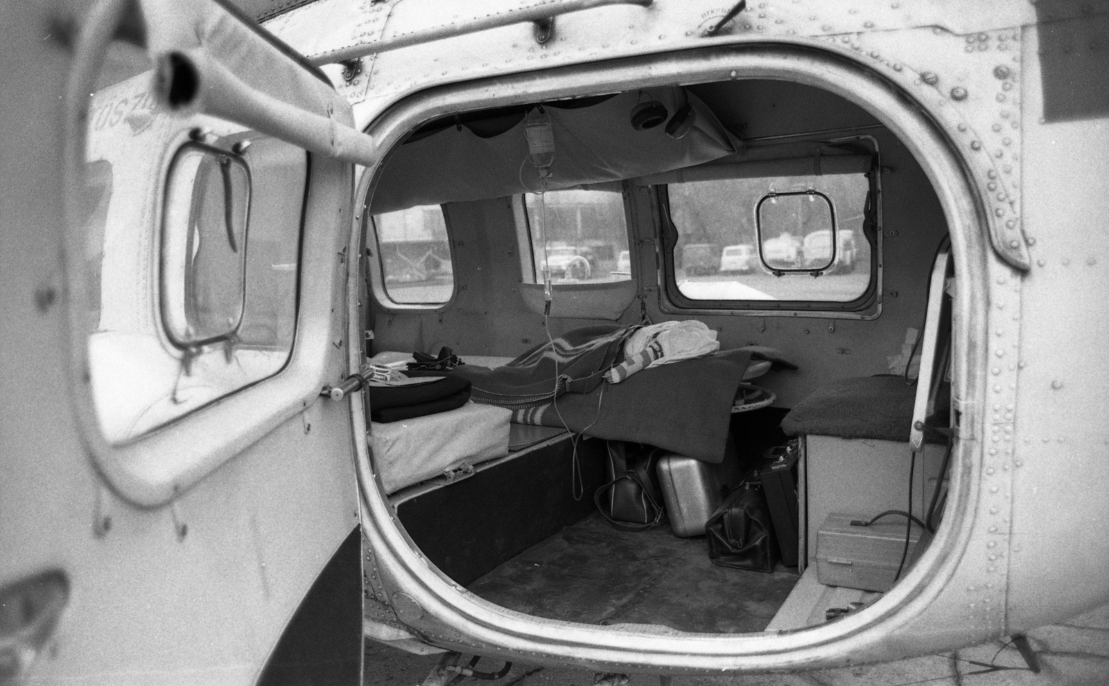 Hungary, Budaörs Airport, Budapest XI., az Országos Mentőszolgálat mentőhelikoptere., 1986, Urbán Tamás, helicopter, Mil-brand, Budapest, Fortepan #125038