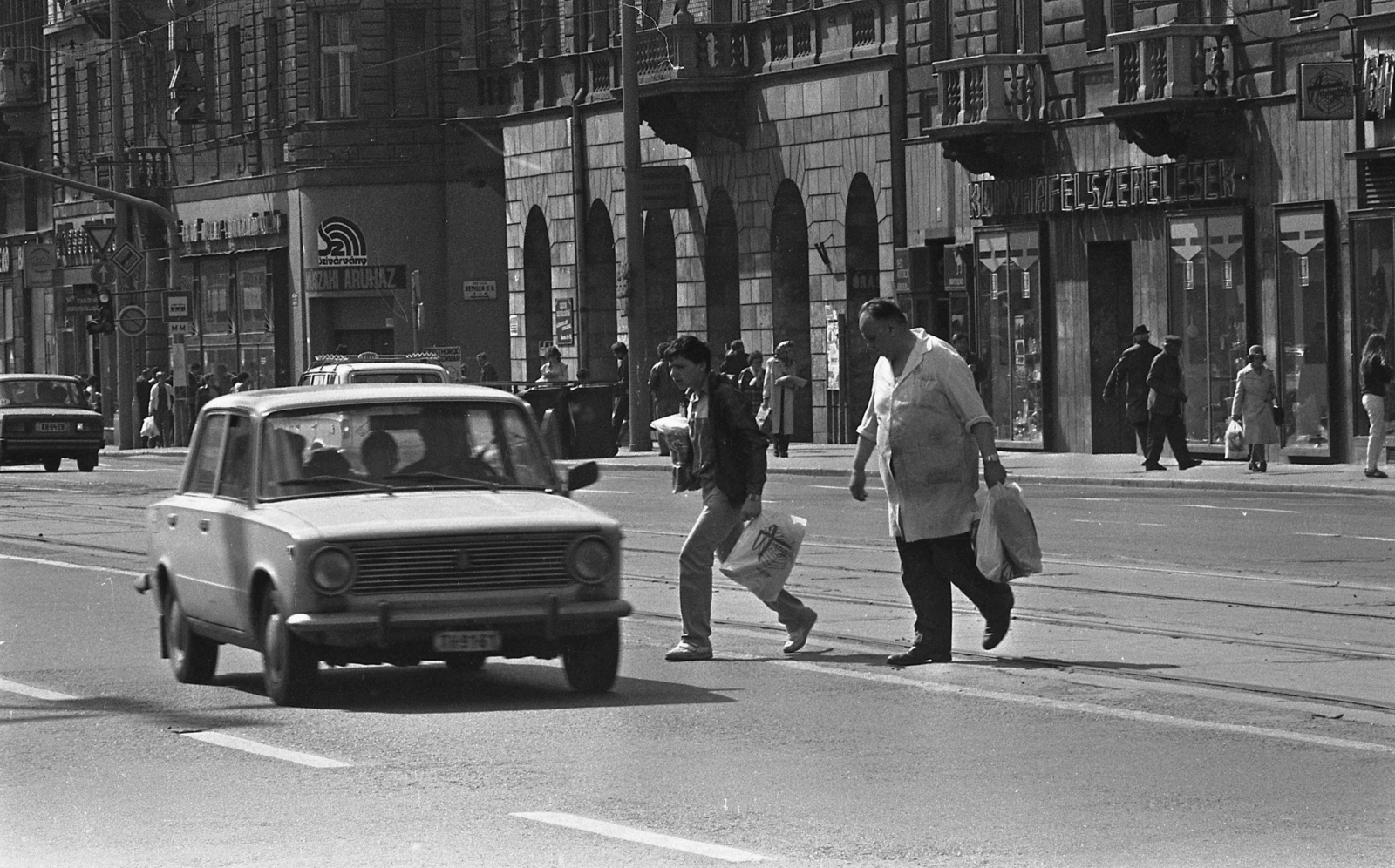 Magyarország, Budapest VII., Thököly út a Baross tér felől nézve, szemben a Bethlen Gábor utca torkolata., 1984, Urbán Tamás, rendszám, Budapest, Fortepan #125186