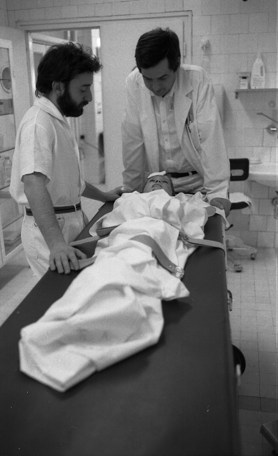 Hungary, Budapest VIII., Heim Pál Gyermekkórház, baleseti ügyelet, sürgősségi ellátás., 1984, Urbán Tamás, medical institution, barrow, Budapest, Fortepan #125197