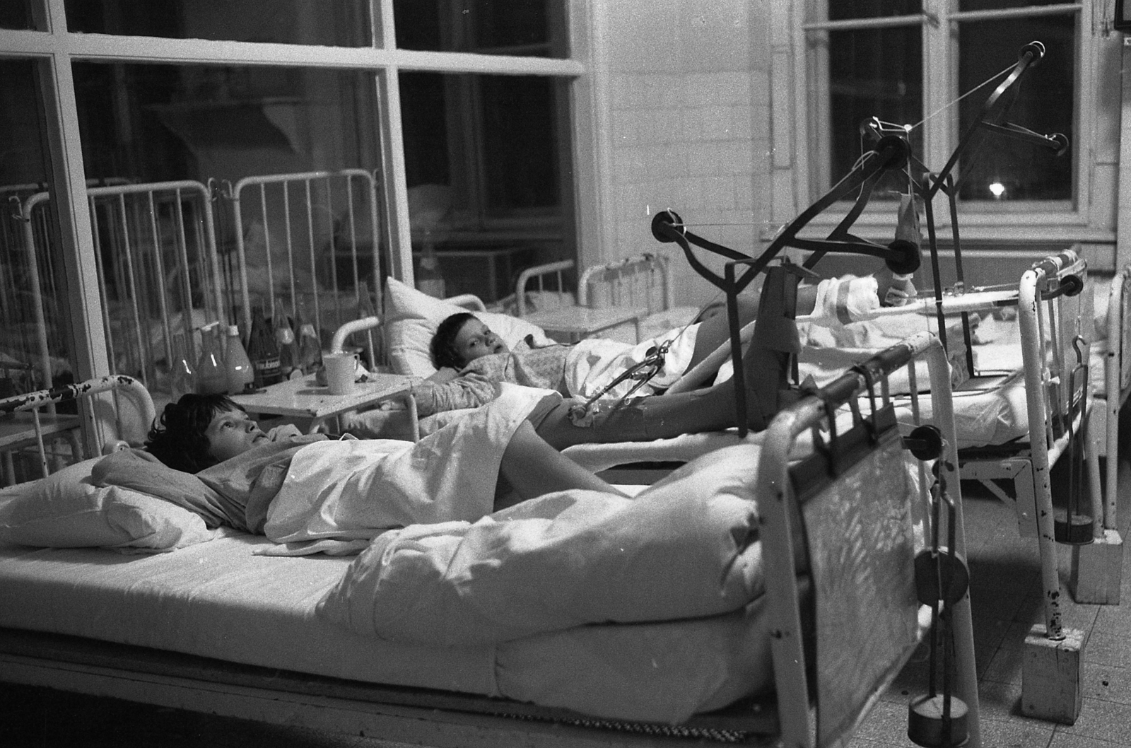 Hungary, Budapest VIII., Heim Pál Gyermekkórház, baleseti ügyelet., 1984, Urbán Tamás, medical institution, iron bed, Budapest, case sheet, Fortepan #125210