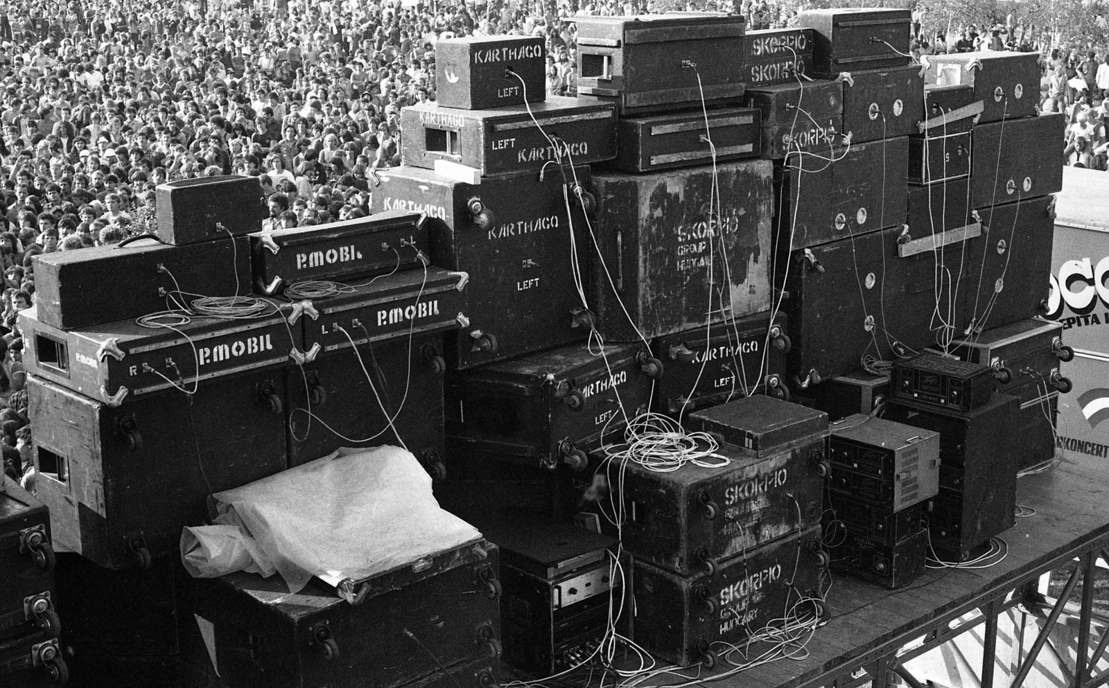Hungary, Budapest III., Hajógyári-sziget, Szuperkoncert 1981. augusztus 22-én. Ekkor készült az Egy nap rock, Sántha László és Árvay Jolán koncert-dokumentumfilmje., 1981, Urbán Tamás, sound reinforcement system, audio engineering, Budapest, Fortepan #125329