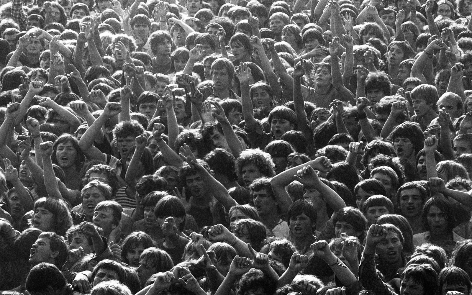 Magyarország, Budapest III., Hajógyári-sziget, Szuperkoncert 1981. augusztus 22-én. Ekkor készült az Egy nap rock, Sántha László és Árvay Jolán koncert-dokumentumfilmje., 1981, Urbán Tamás, közönség, Budapest, Fortepan #125330