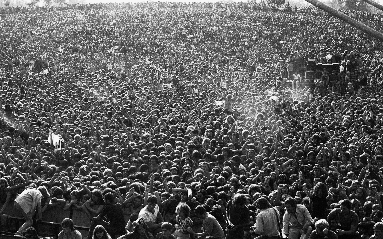 Hungary, Budapest III., Hajógyári-sziget, Szuperkoncert 1981. augusztus 22-én. Ekkor készült az Egy nap rock, Sántha László és Árvay Jolán koncert-dokumentumfilmje., 1981, Urbán Tamás, audience, Budapest, Fortepan #125331