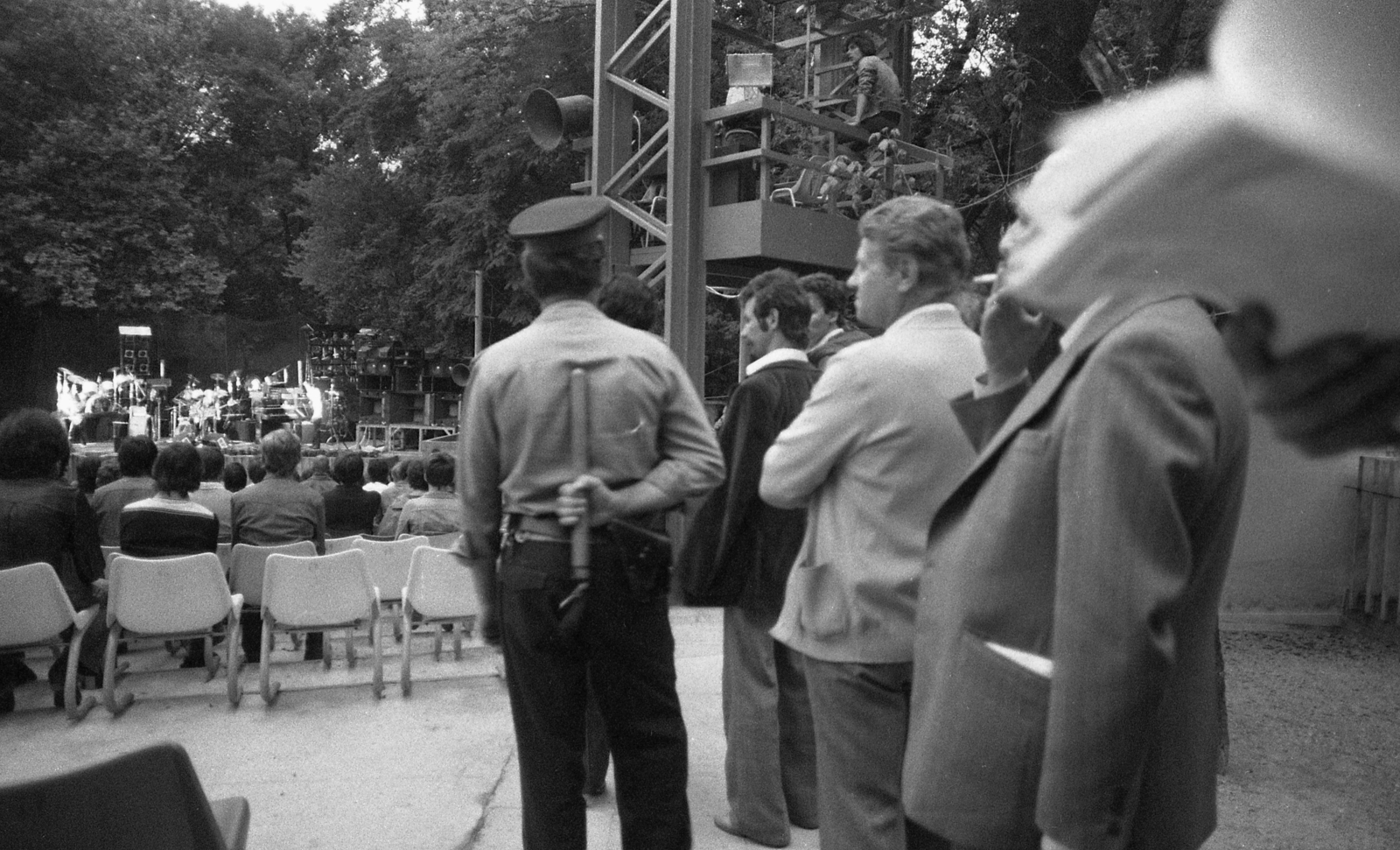 Hungary,Lake Balaton, Siófok, Jókai (Dimitrov) Park, Siófoki Szabadtéri Színpad (később Kálmán Imre nevét viseli). A felvétel az Omega - LGT - Beatrice közös koncert alkalmával készült, 1980, Urbán Tamás, billy club, Fortepan #125344