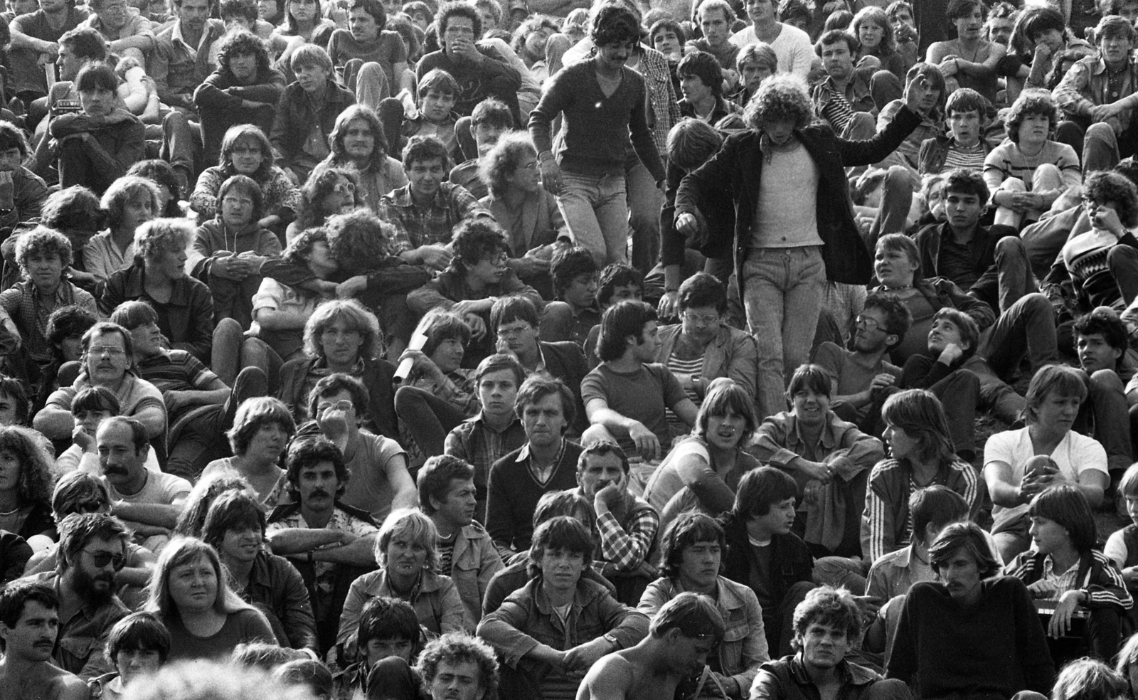 Hungary, Budapest III., Hajógyári-sziget, a felvétel a Fekete Bárányok koncerten készült., 1980, Urbán Tamás, audience, Budapest, Fortepan #125354